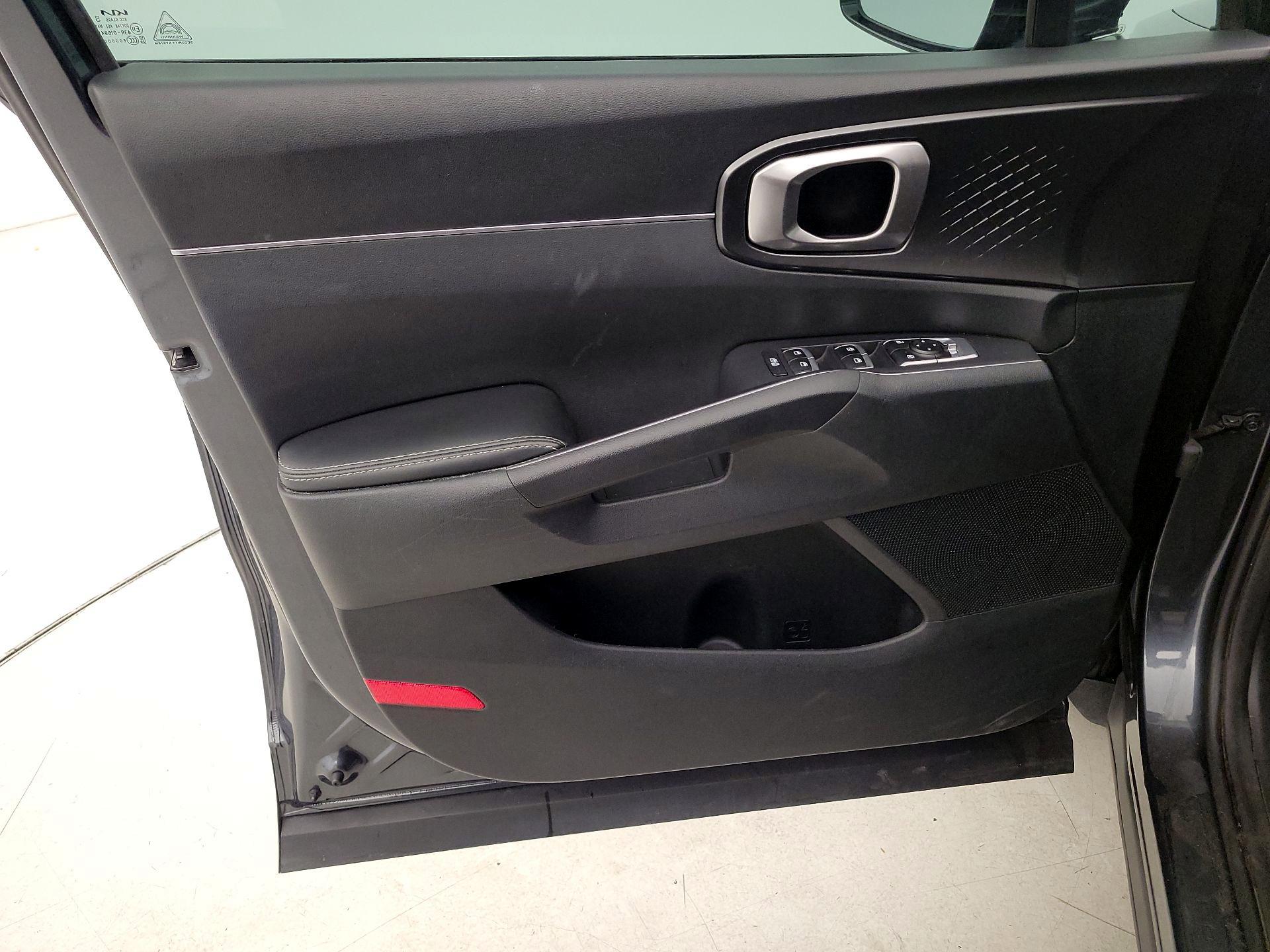 Thumbnail: 2023 Kia Sorento - 12