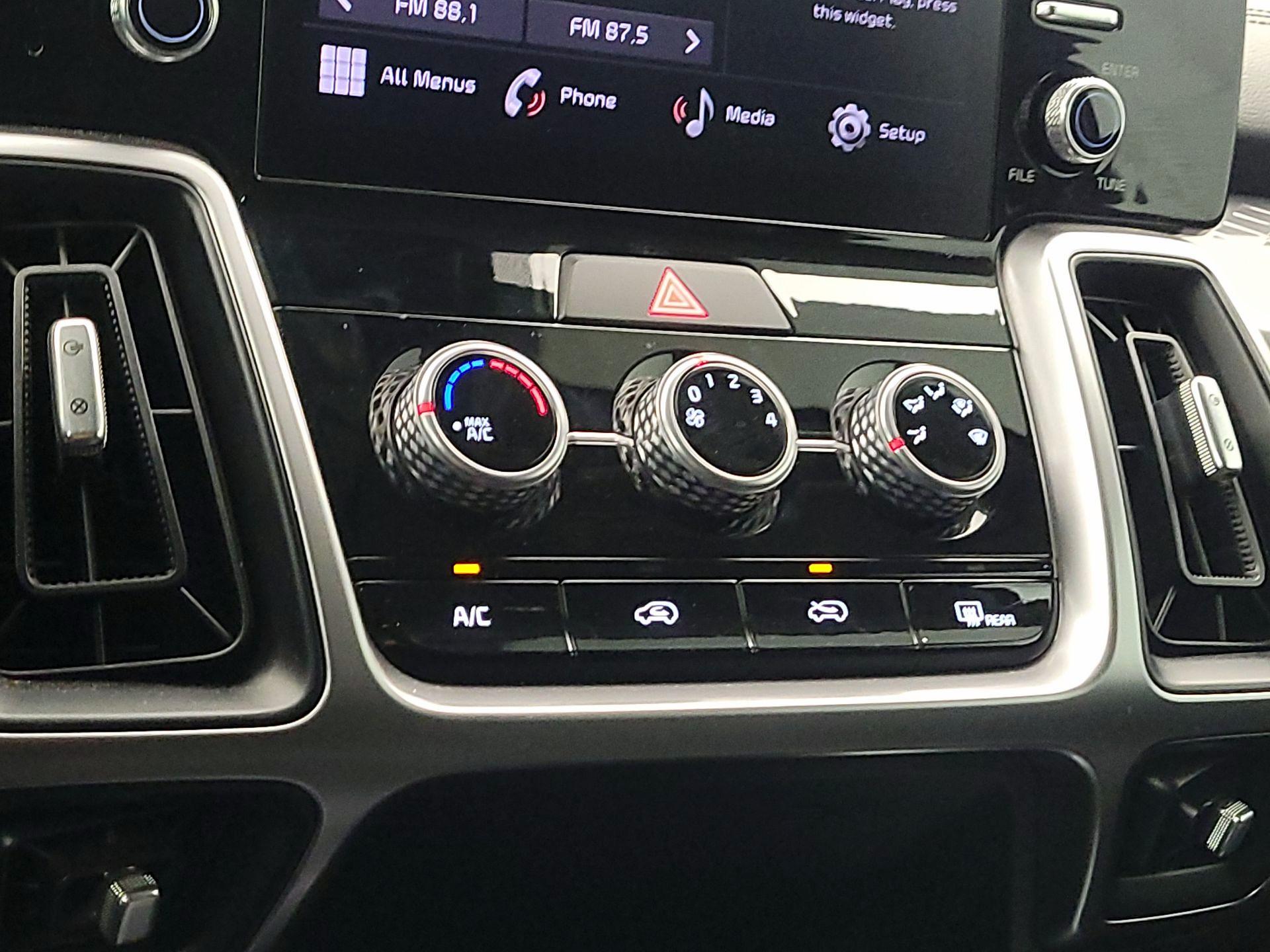 Thumbnail: 2023 Kia Sorento - 16