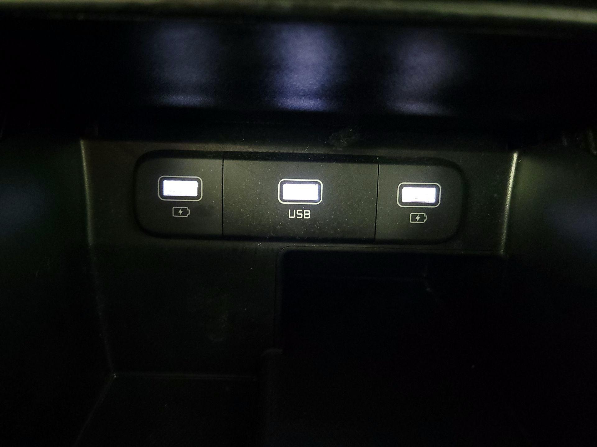 Thumbnail: 2023 Kia Sorento - 18