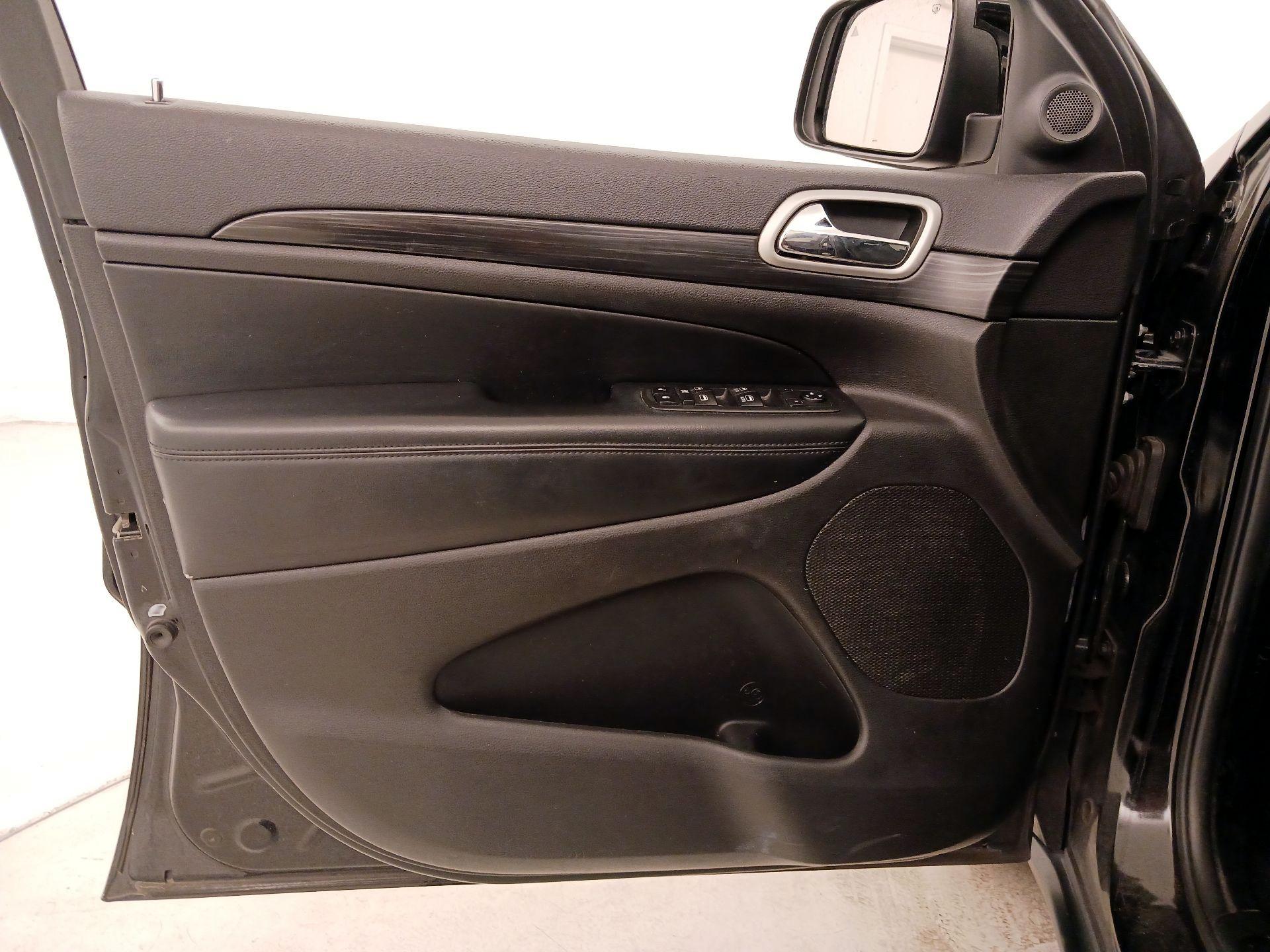 Thumbnail: 2020 Jeep Grand Cherokee - 12