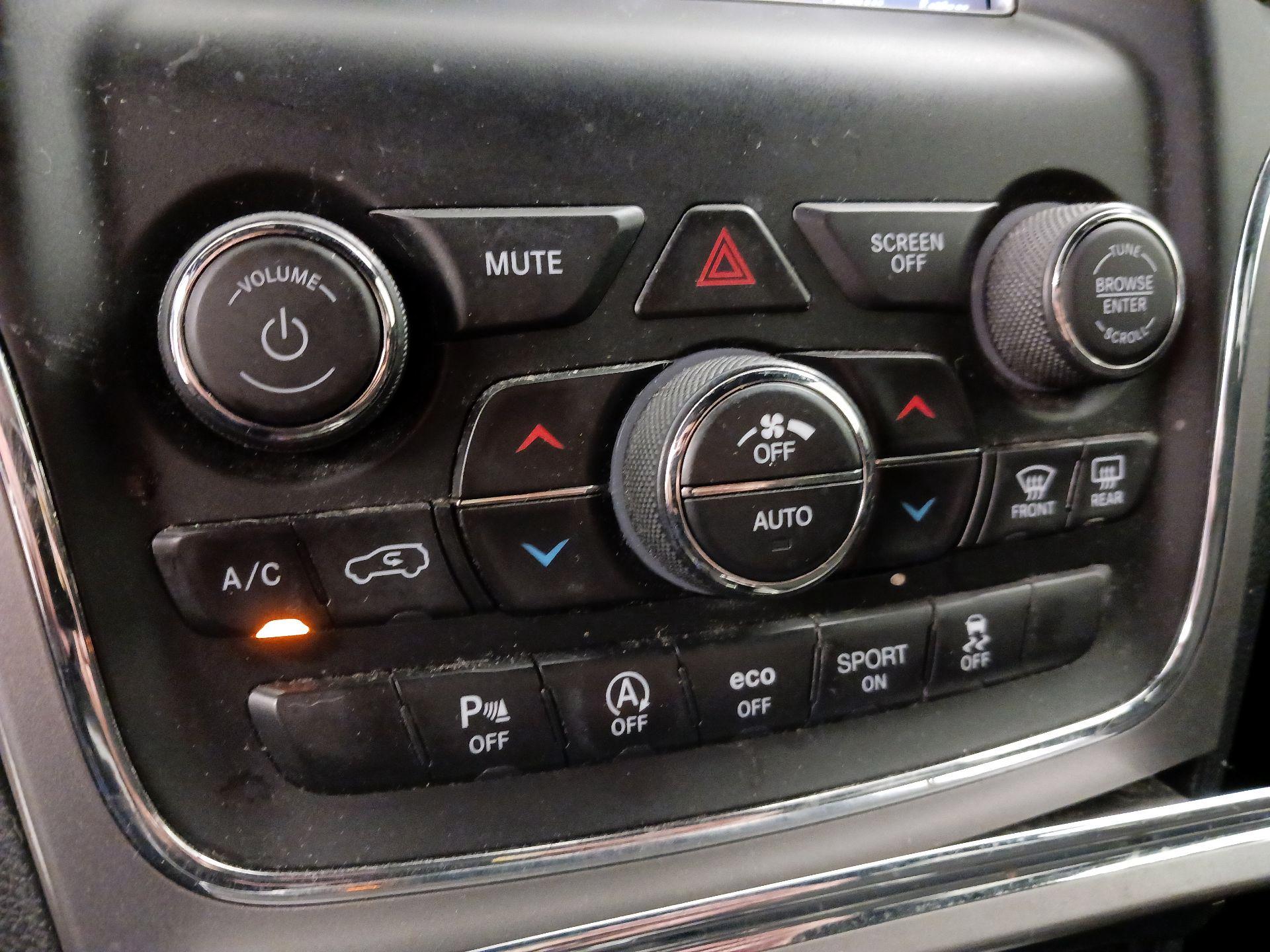 Thumbnail: 2020 Jeep Grand Cherokee - 16