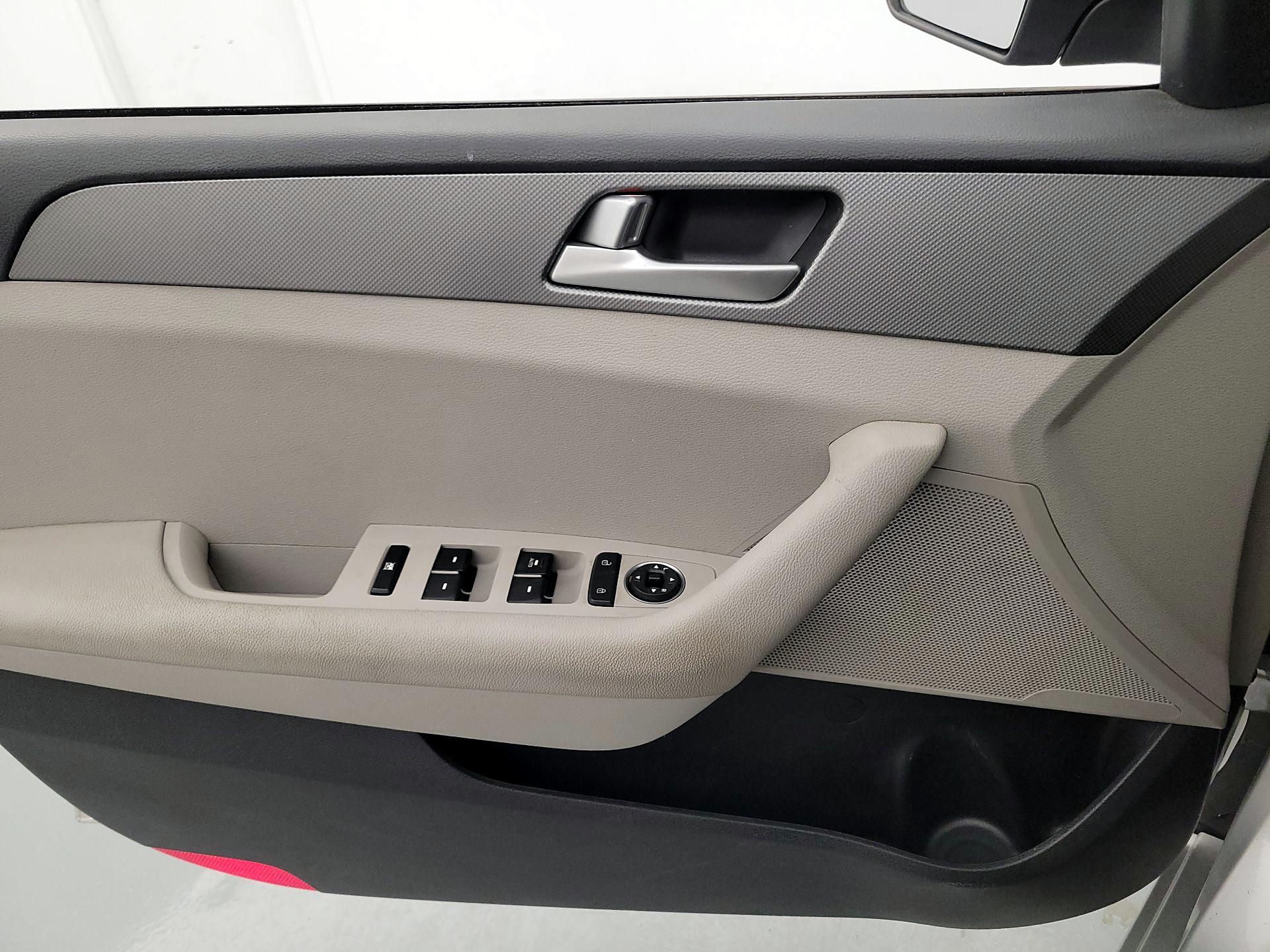 Thumbnail: 2016 Hyundai Sonata - 12