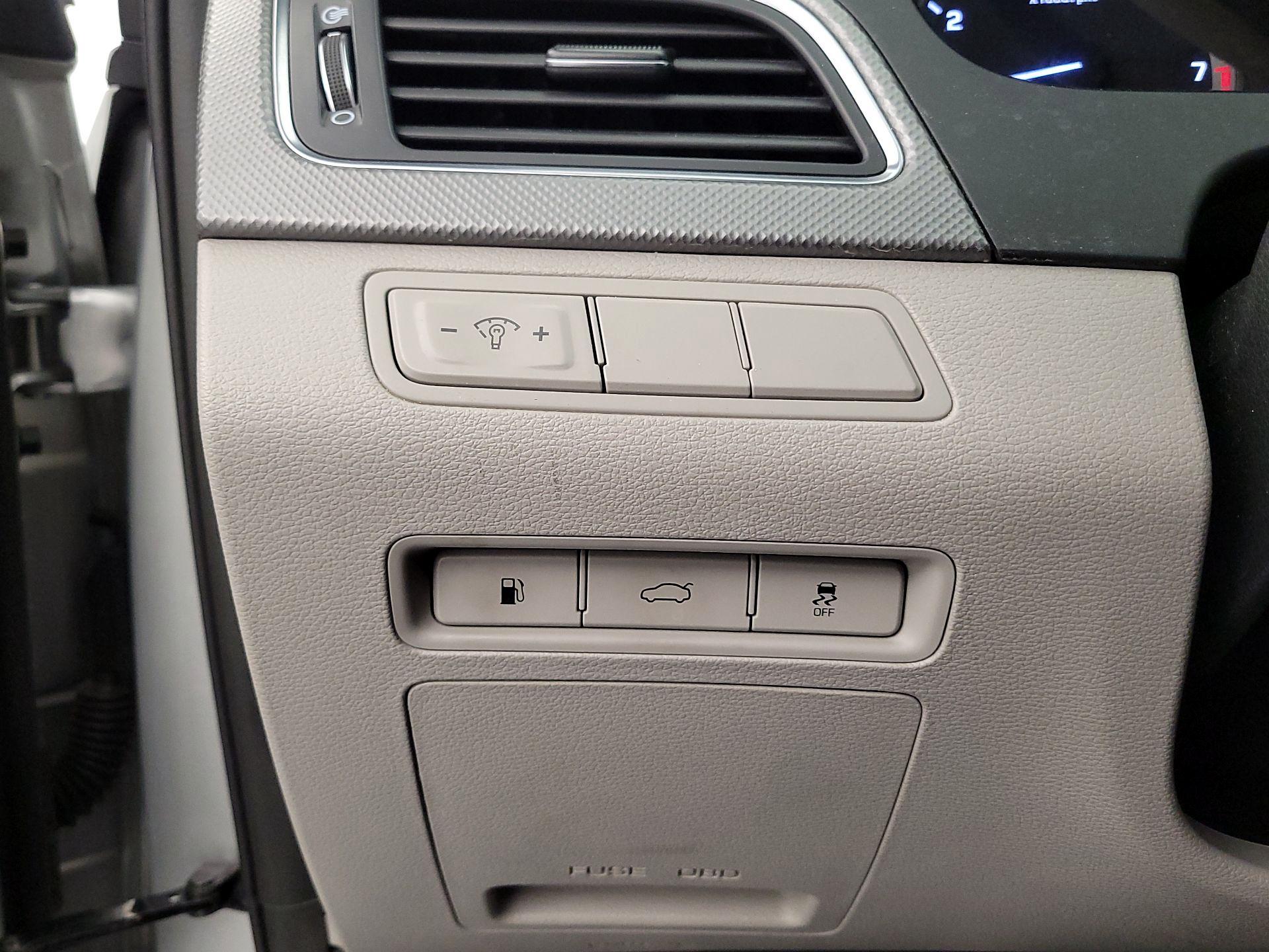 Thumbnail: 2016 Hyundai Sonata - 13