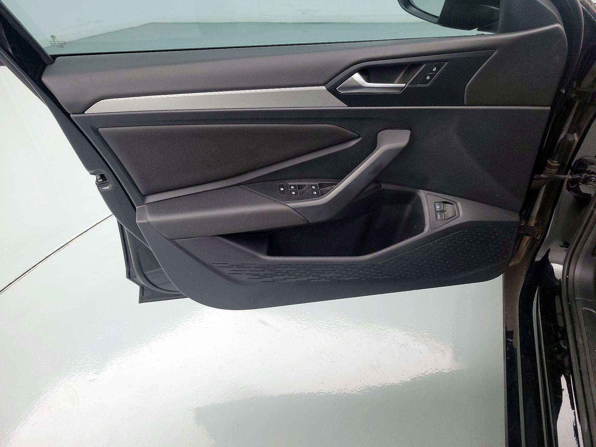 Thumbnail: 2021 Volkswagen Jetta - 12