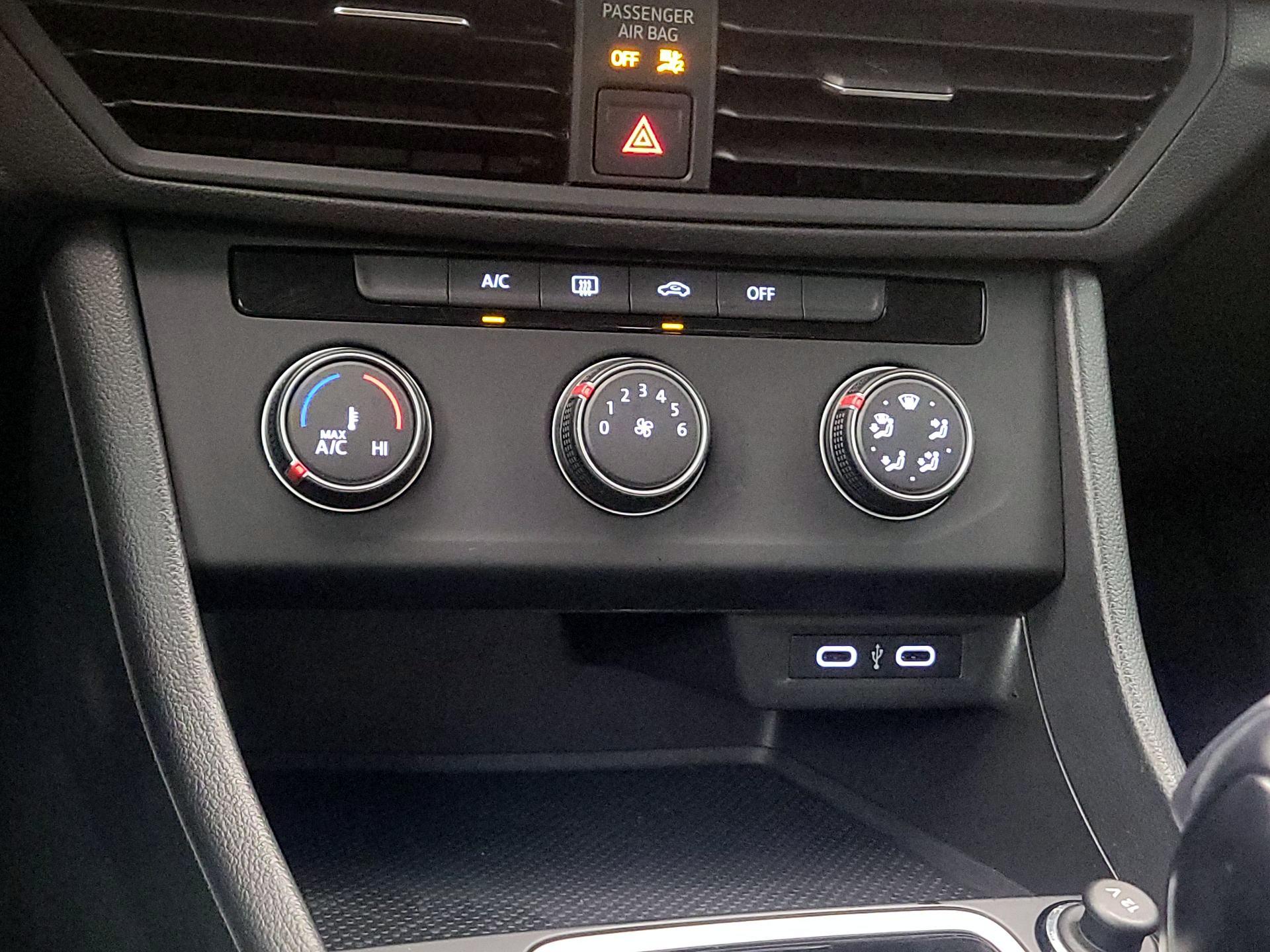 Thumbnail: 2021 Volkswagen Jetta - 16