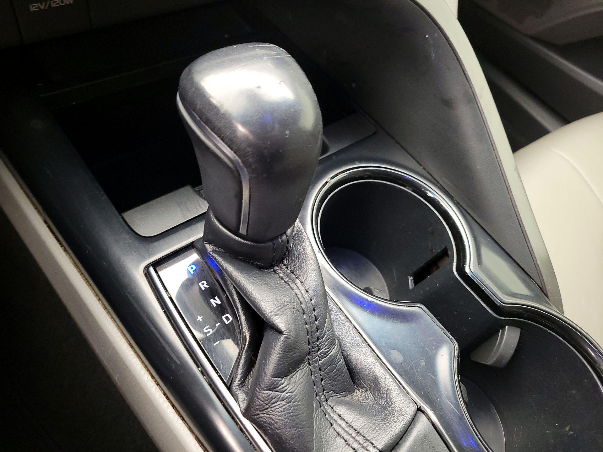 Thumbnail: 2018 Toyota Camry - 17