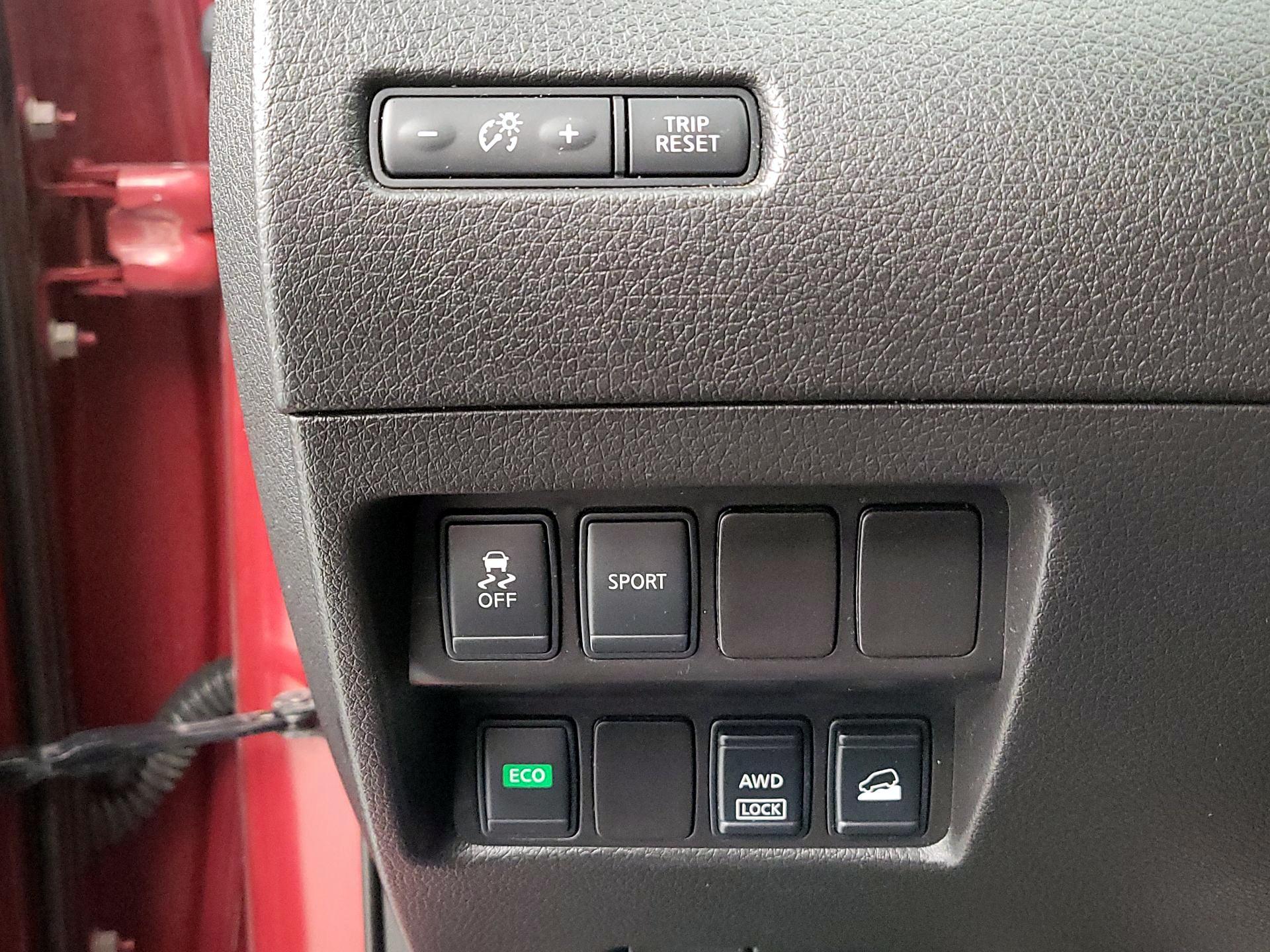 Thumbnail: 2016 Nissan Rogue - 13