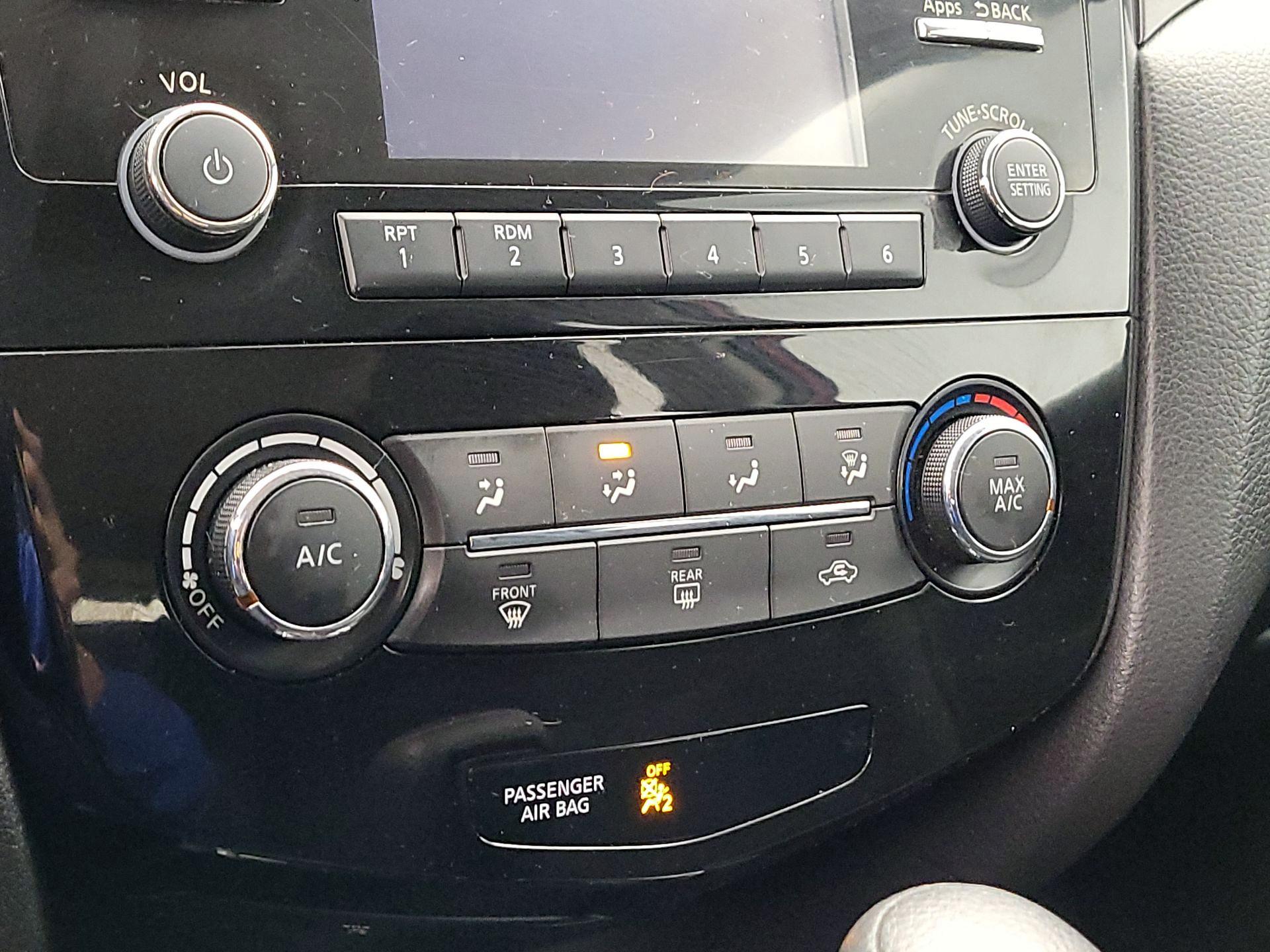 Thumbnail: 2016 Nissan Rogue - 16