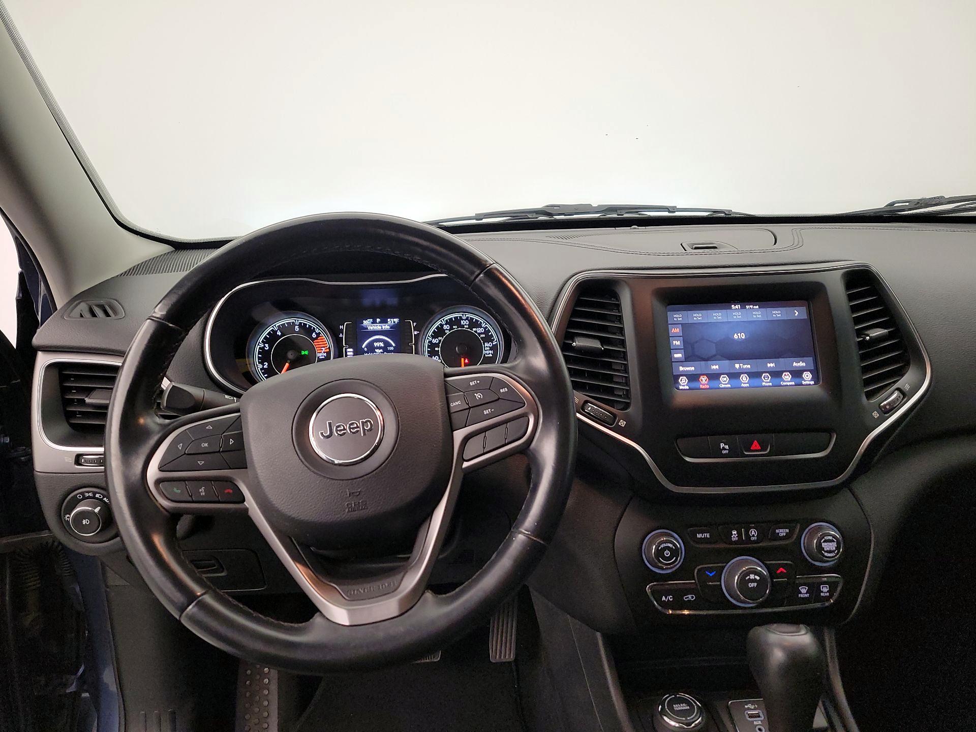 Thumbnail: 2020 Jeep Cherokee - 10