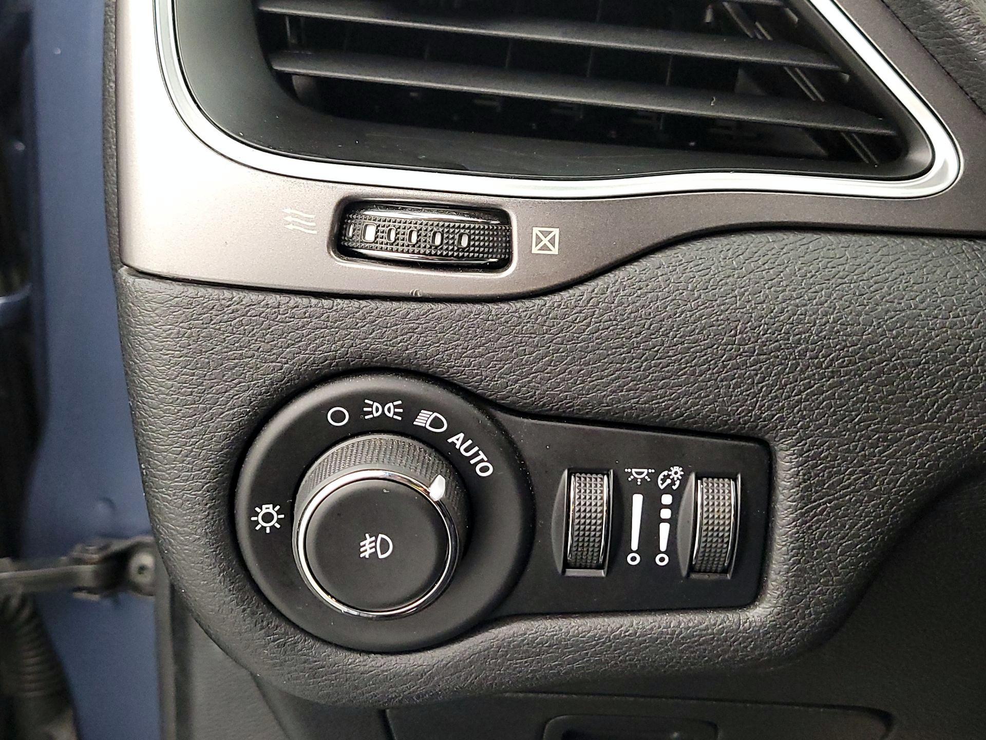 Thumbnail: 2020 Jeep Cherokee - 13