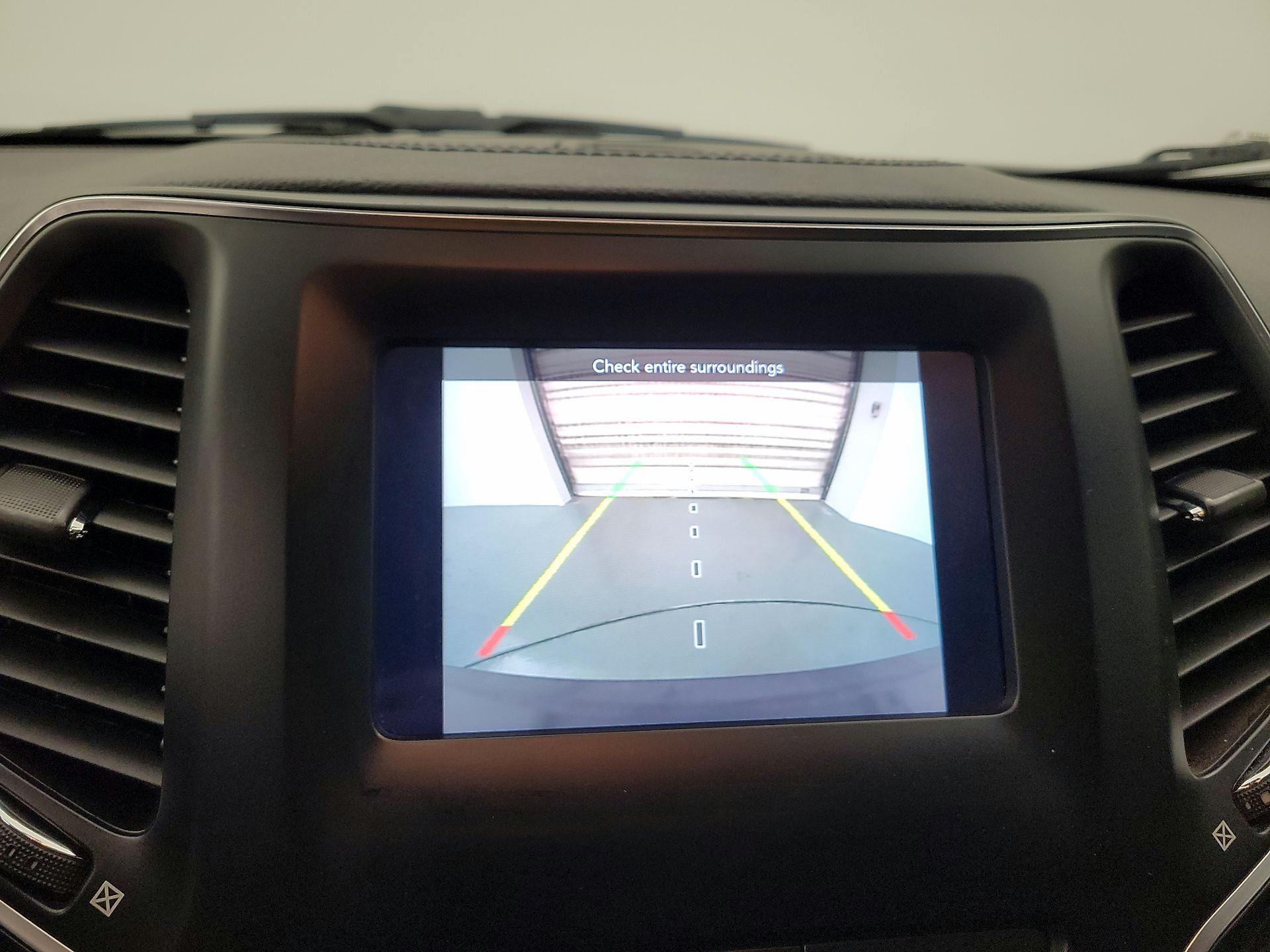 Thumbnail: 2020 Jeep Cherokee - 14