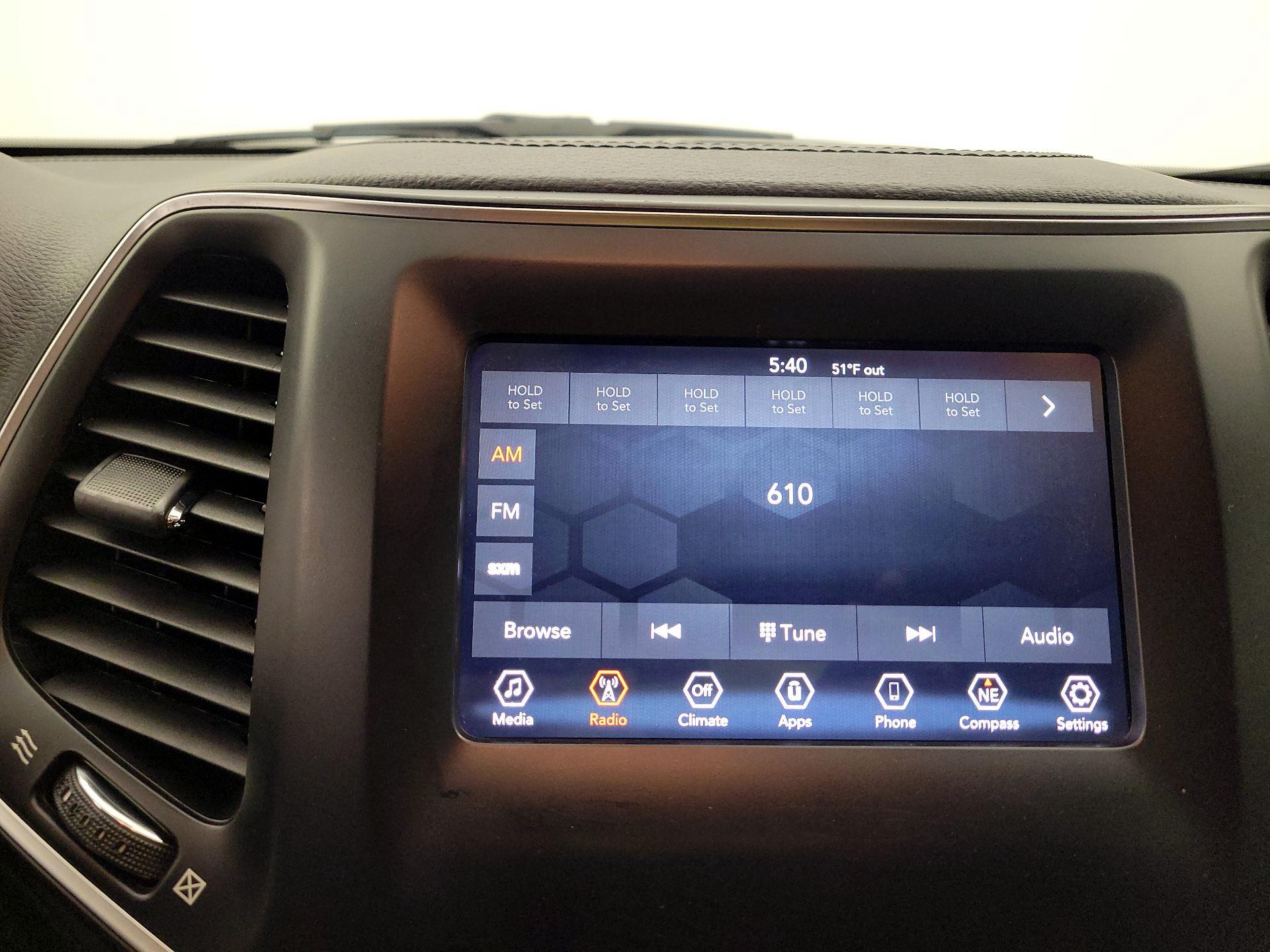 Thumbnail: 2020 Jeep Cherokee - 15