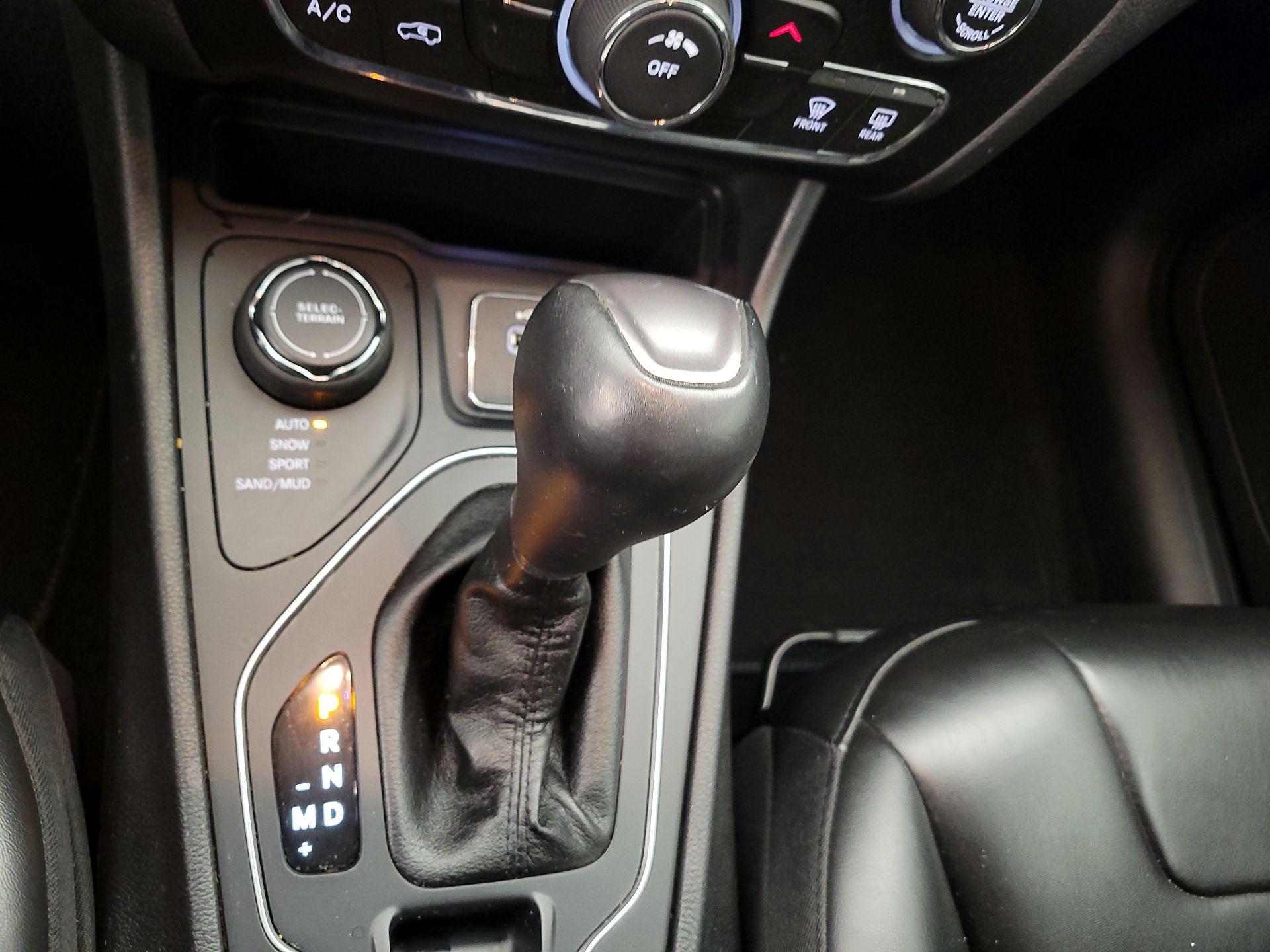 Thumbnail: 2020 Jeep Cherokee - 17