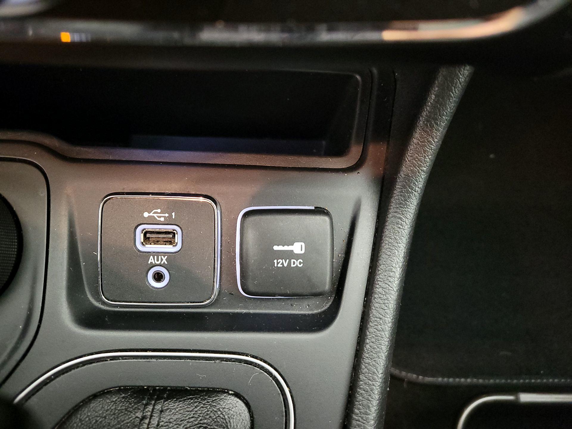 Thumbnail: 2020 Jeep Cherokee - 18