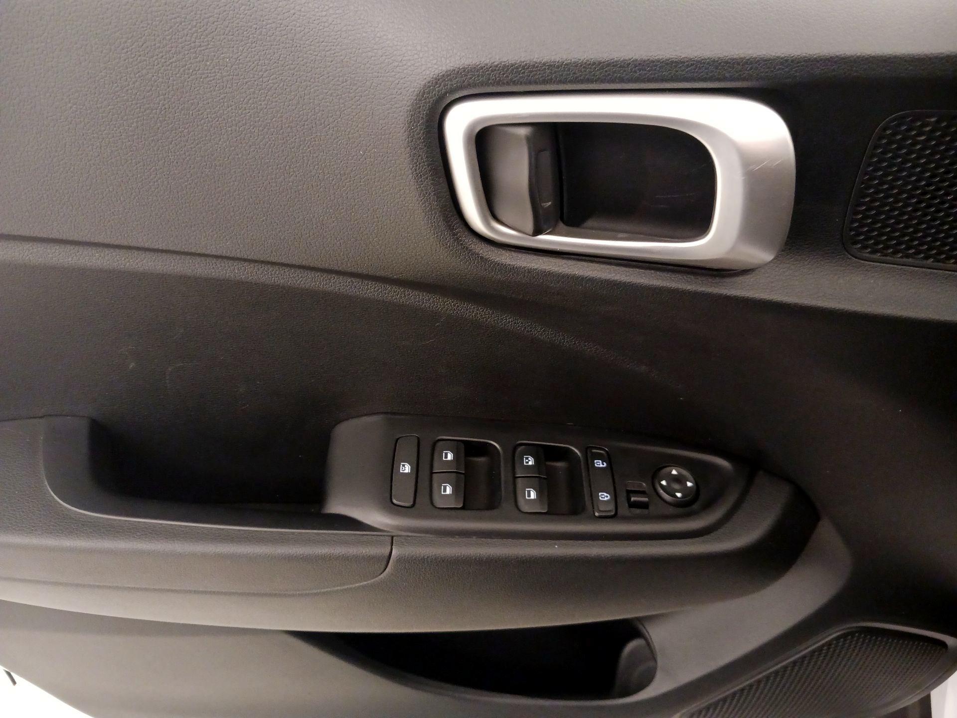 Thumbnail: 2023 Hyundai Venue - 12