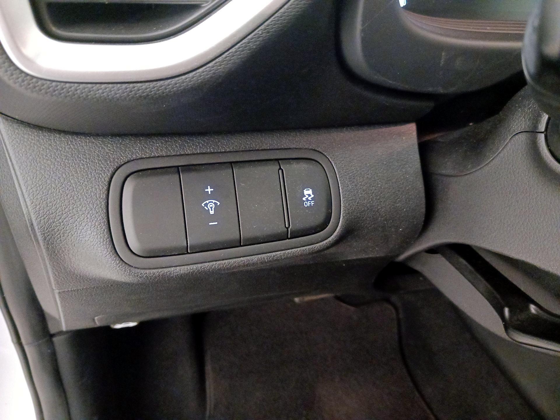 Thumbnail: 2023 Hyundai Venue - 13