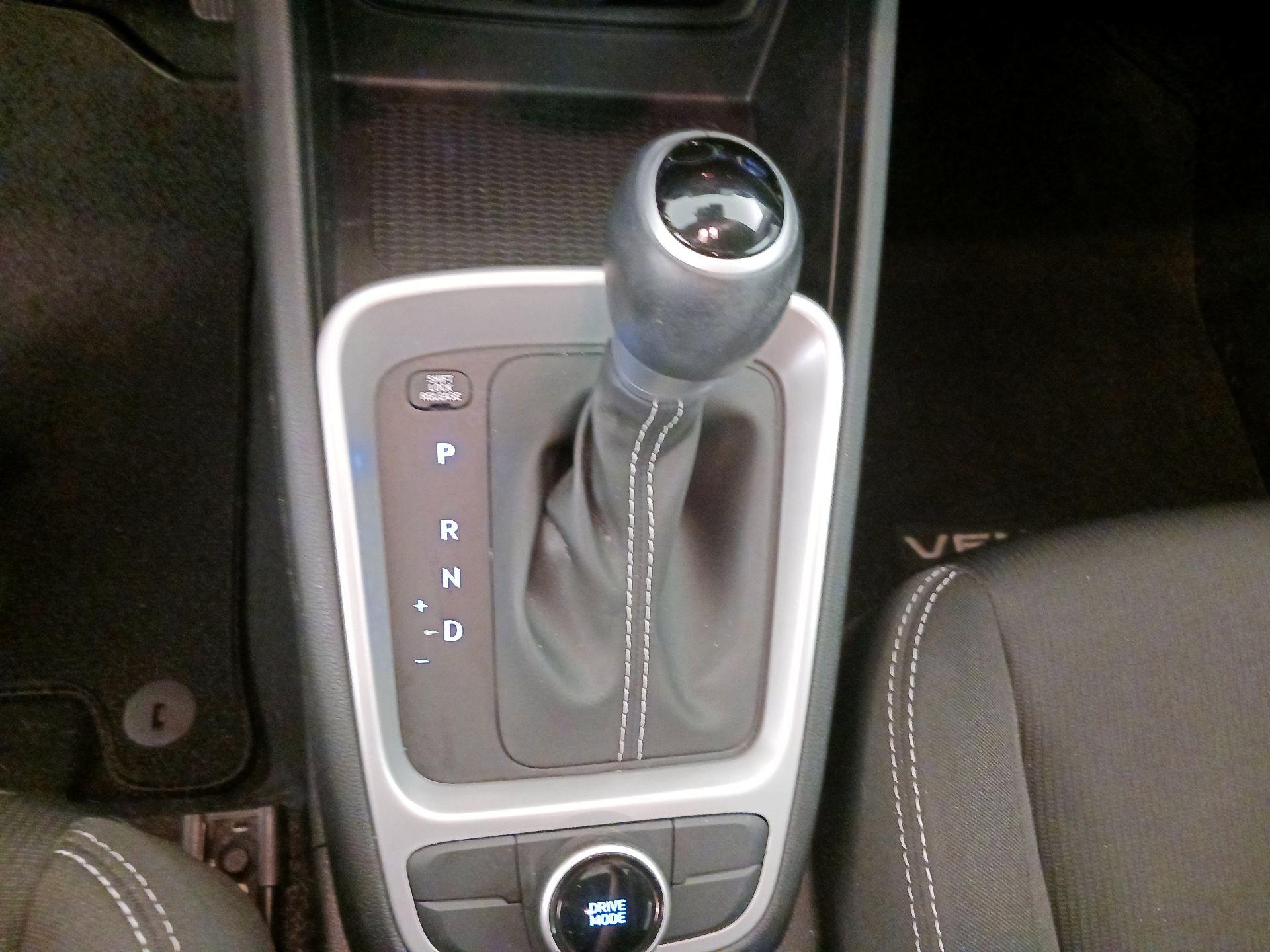 Thumbnail: 2023 Hyundai Venue - 17