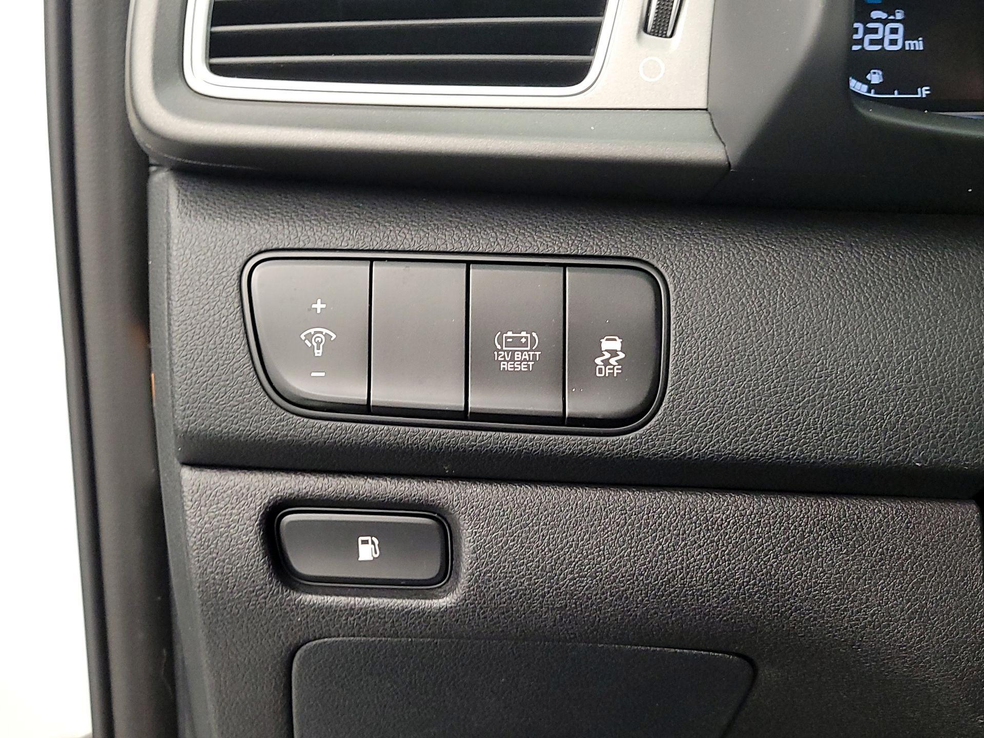 Thumbnail: 2018 Kia Niro - 13