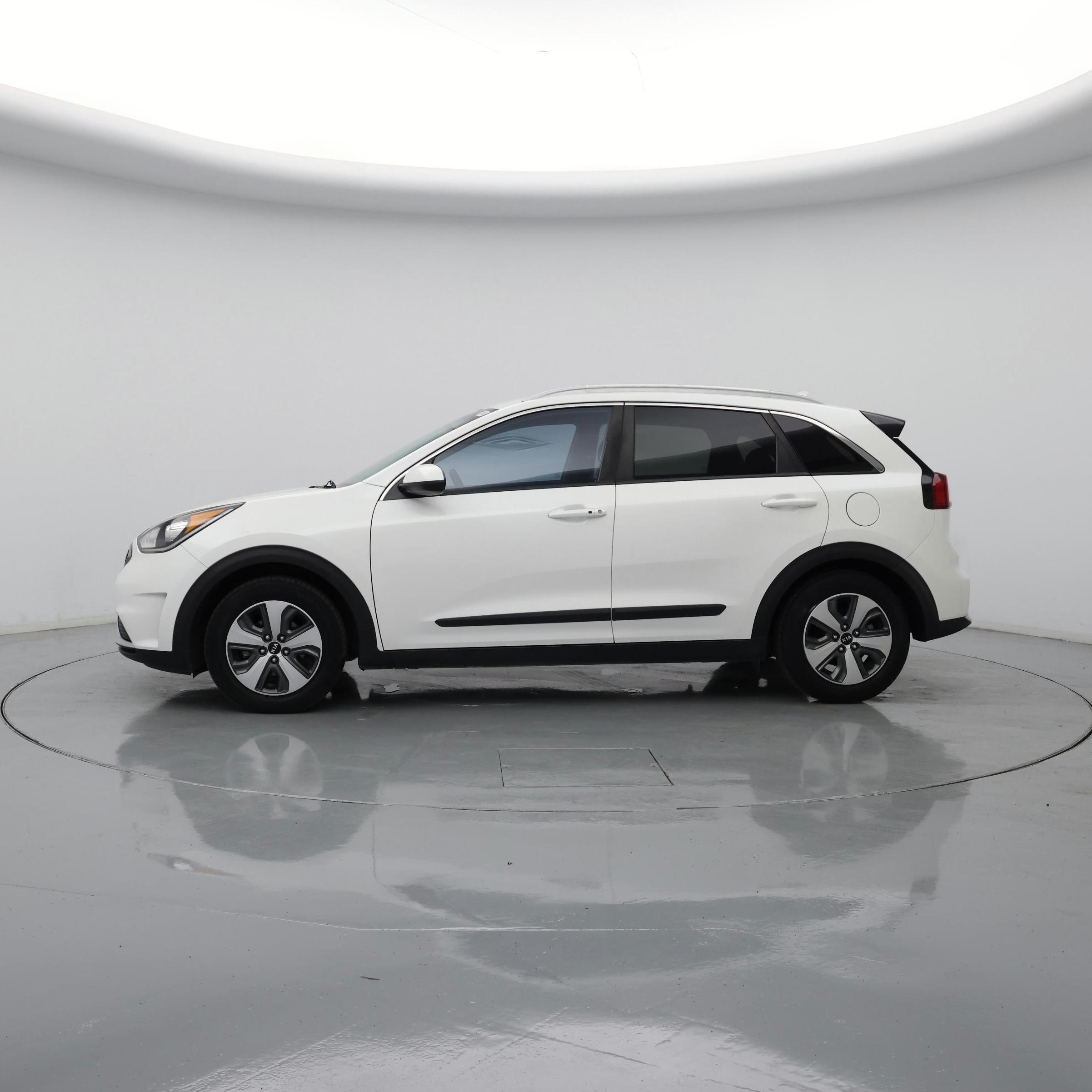 Thumbnail: 2018 Kia Niro - 3