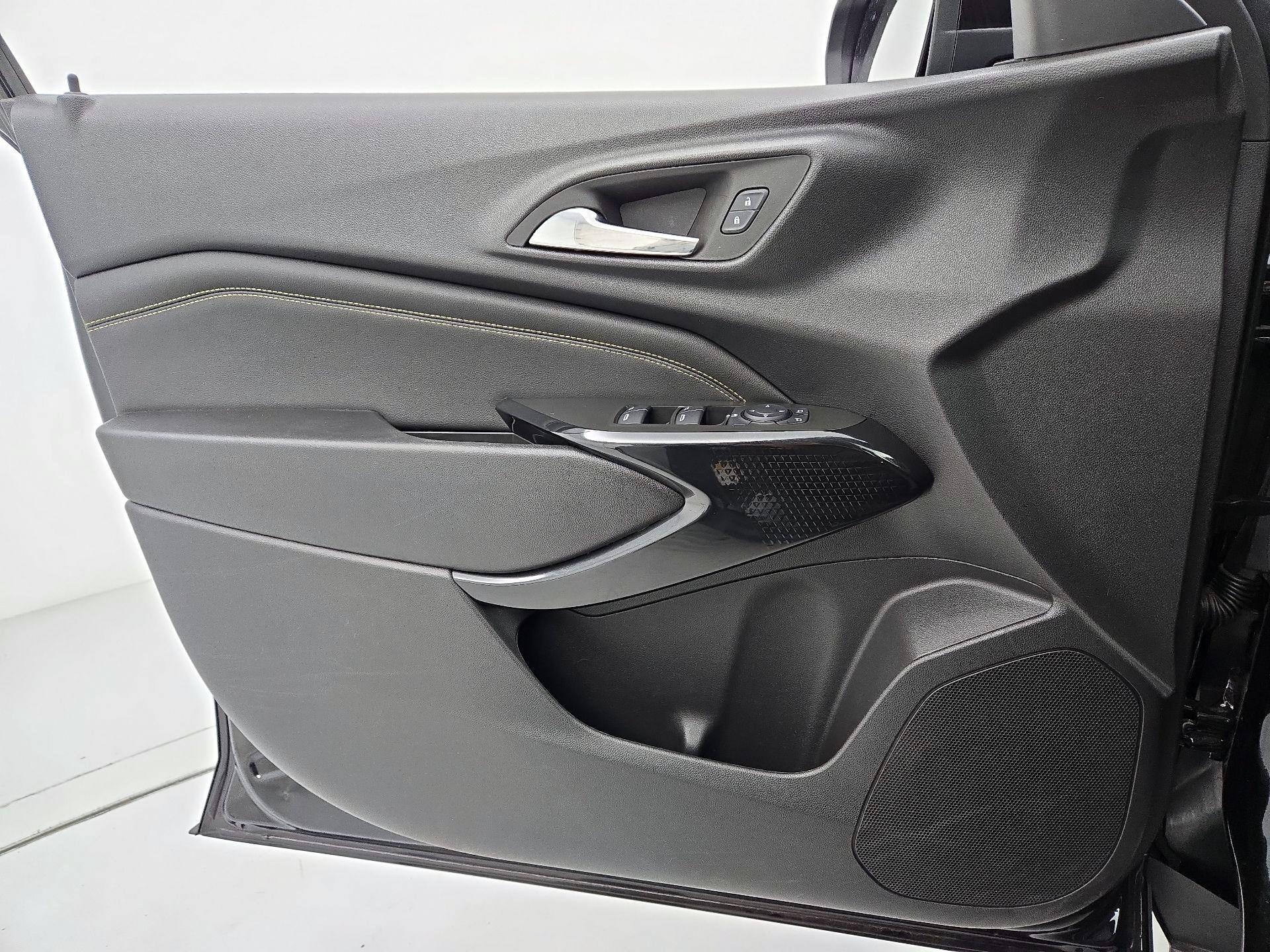 Thumbnail: 2025 Chevrolet Trax - 12