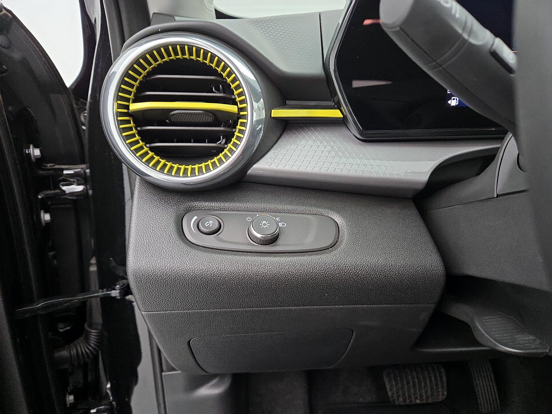 Thumbnail: 2025 Chevrolet Trax - 13