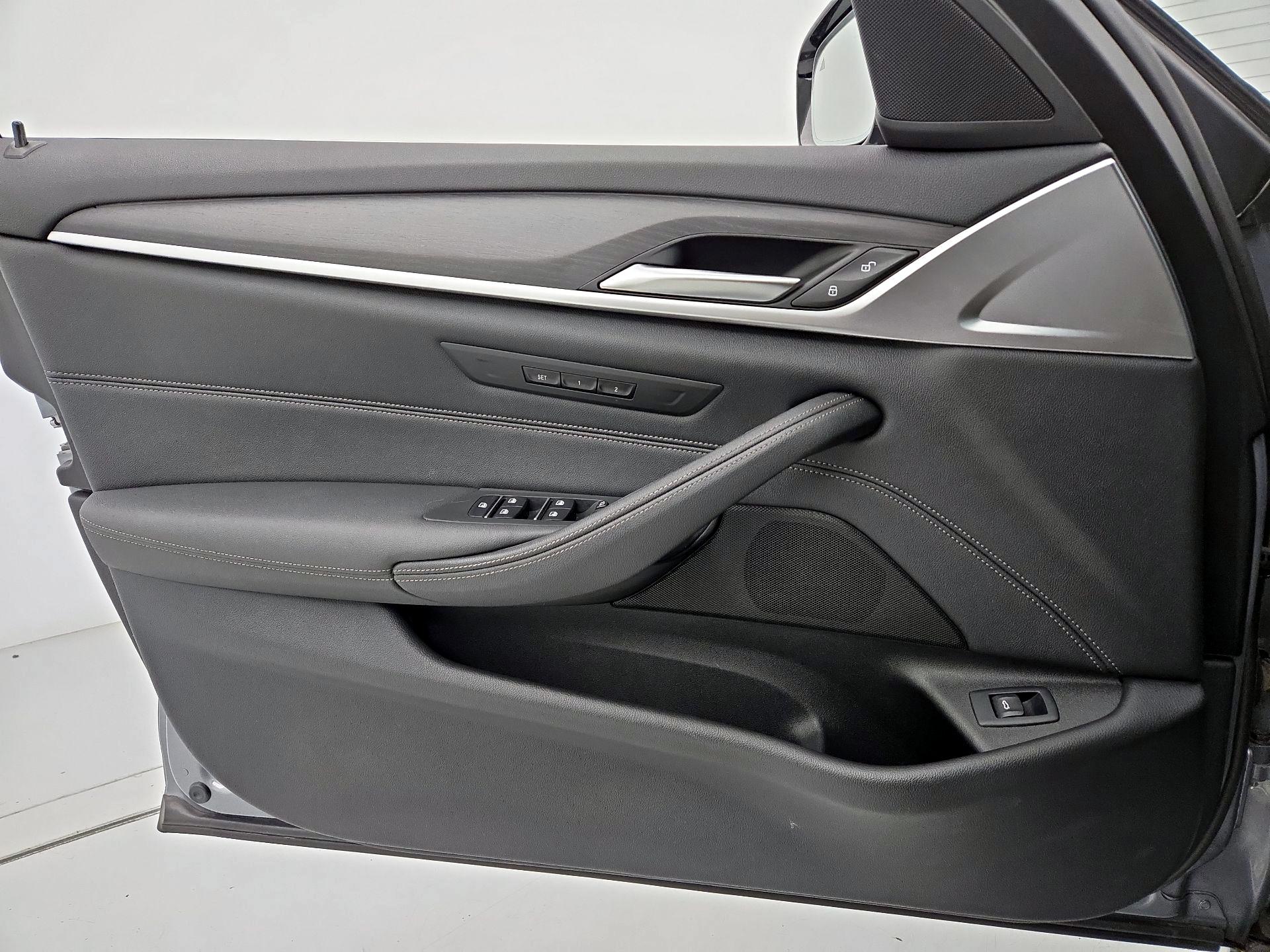 Thumbnail: 2023 BMW 5 Series - 12