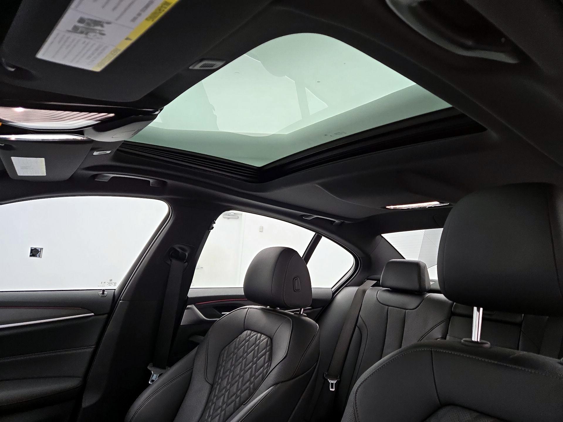 Thumbnail: 2023 BMW 5 Series - 20