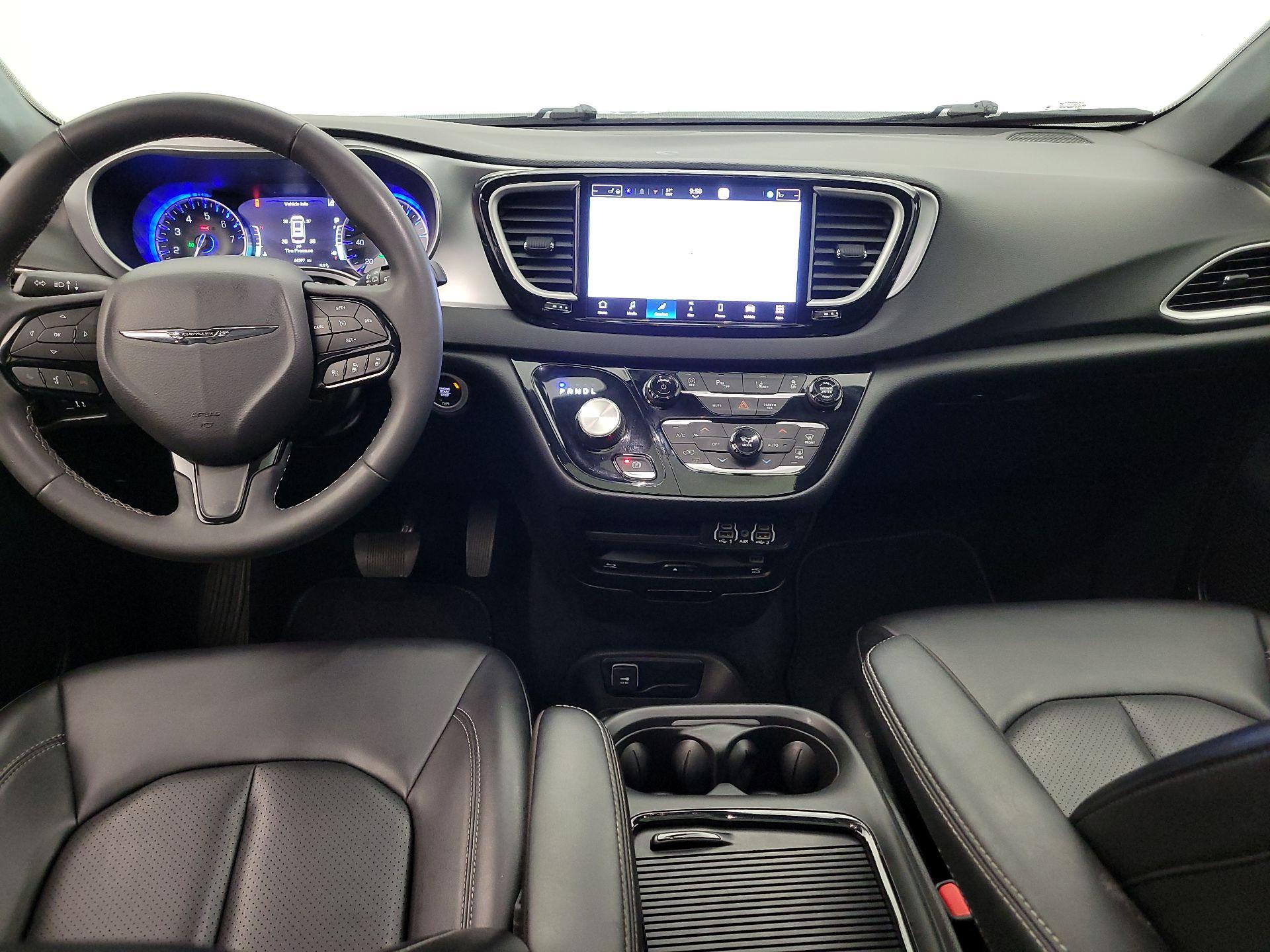 Thumbnail: 2023 Chrysler Pacifica - 9