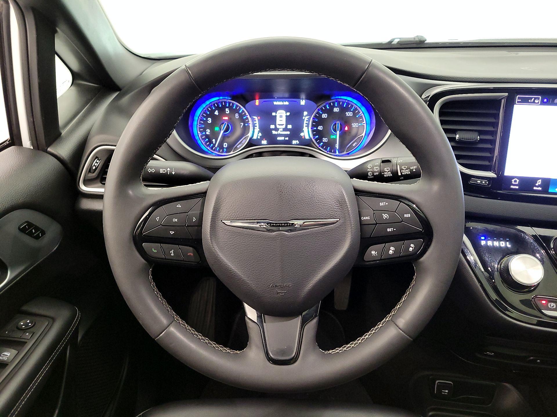 Thumbnail: 2023 Chrysler Pacifica - 10