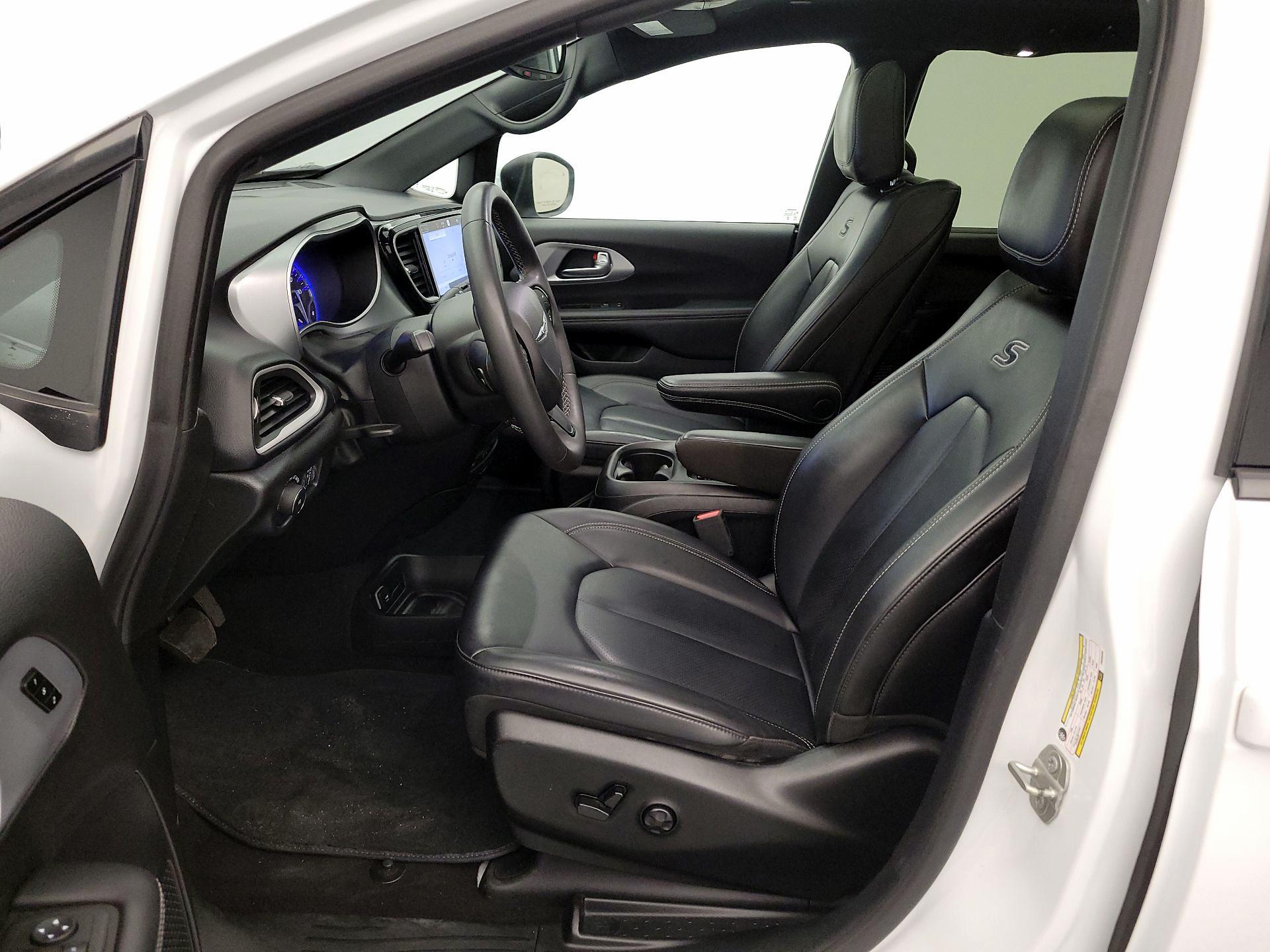 Thumbnail: 2023 Chrysler Pacifica - 11