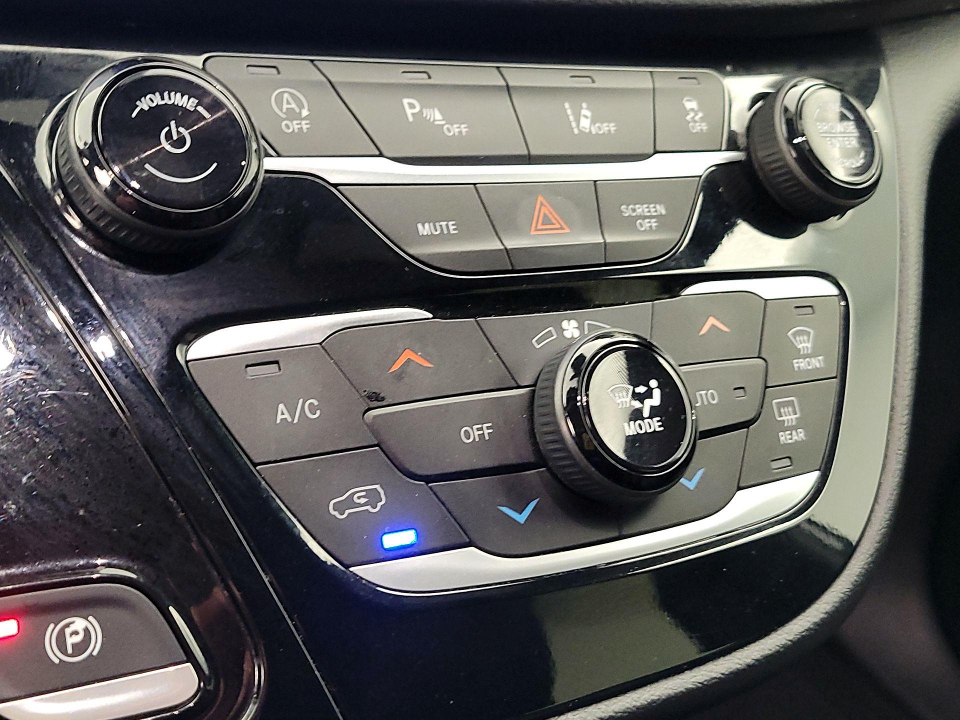 Thumbnail: 2023 Chrysler Pacifica - 17