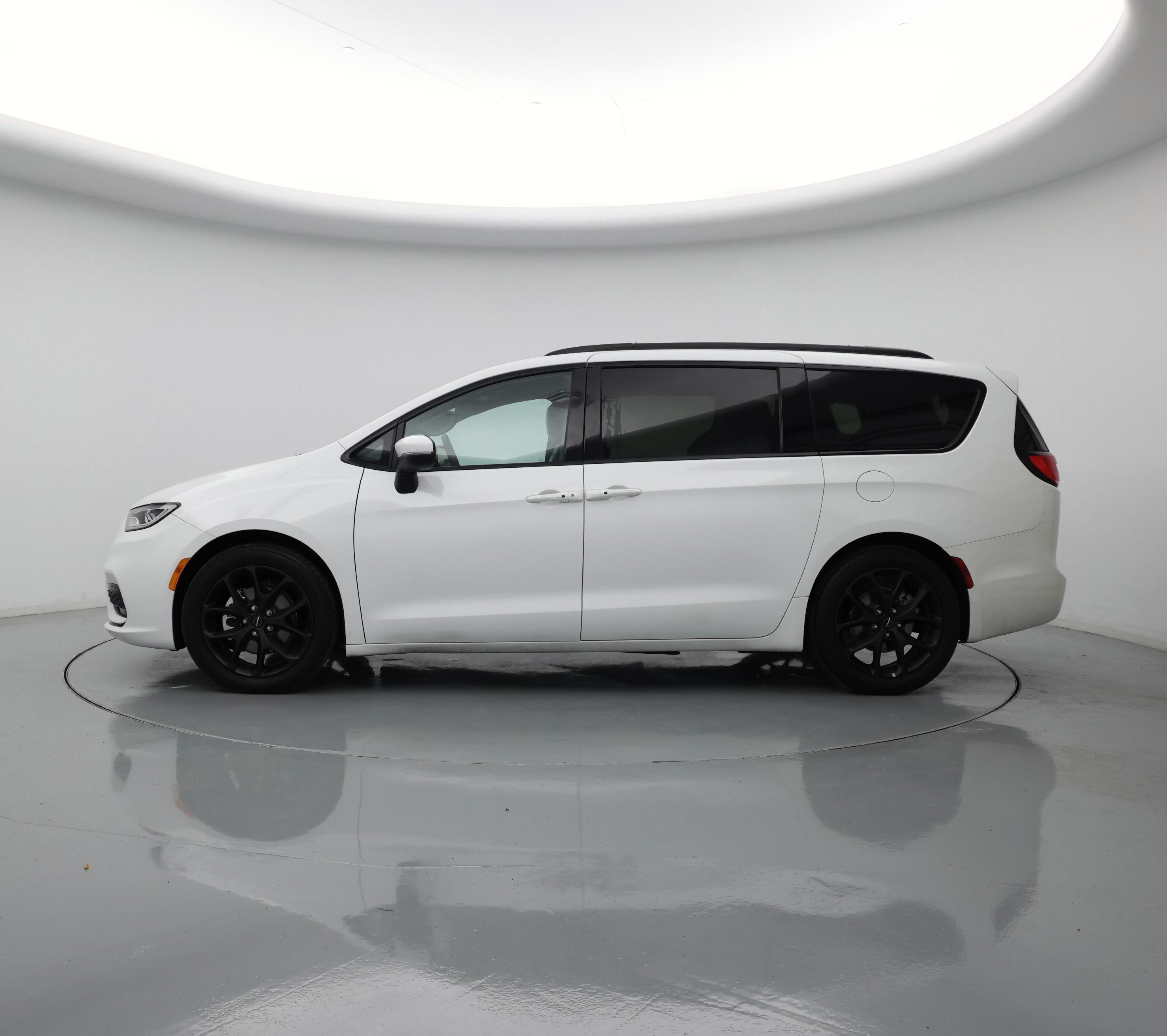 Thumbnail: 2023 Chrysler Pacifica - 3