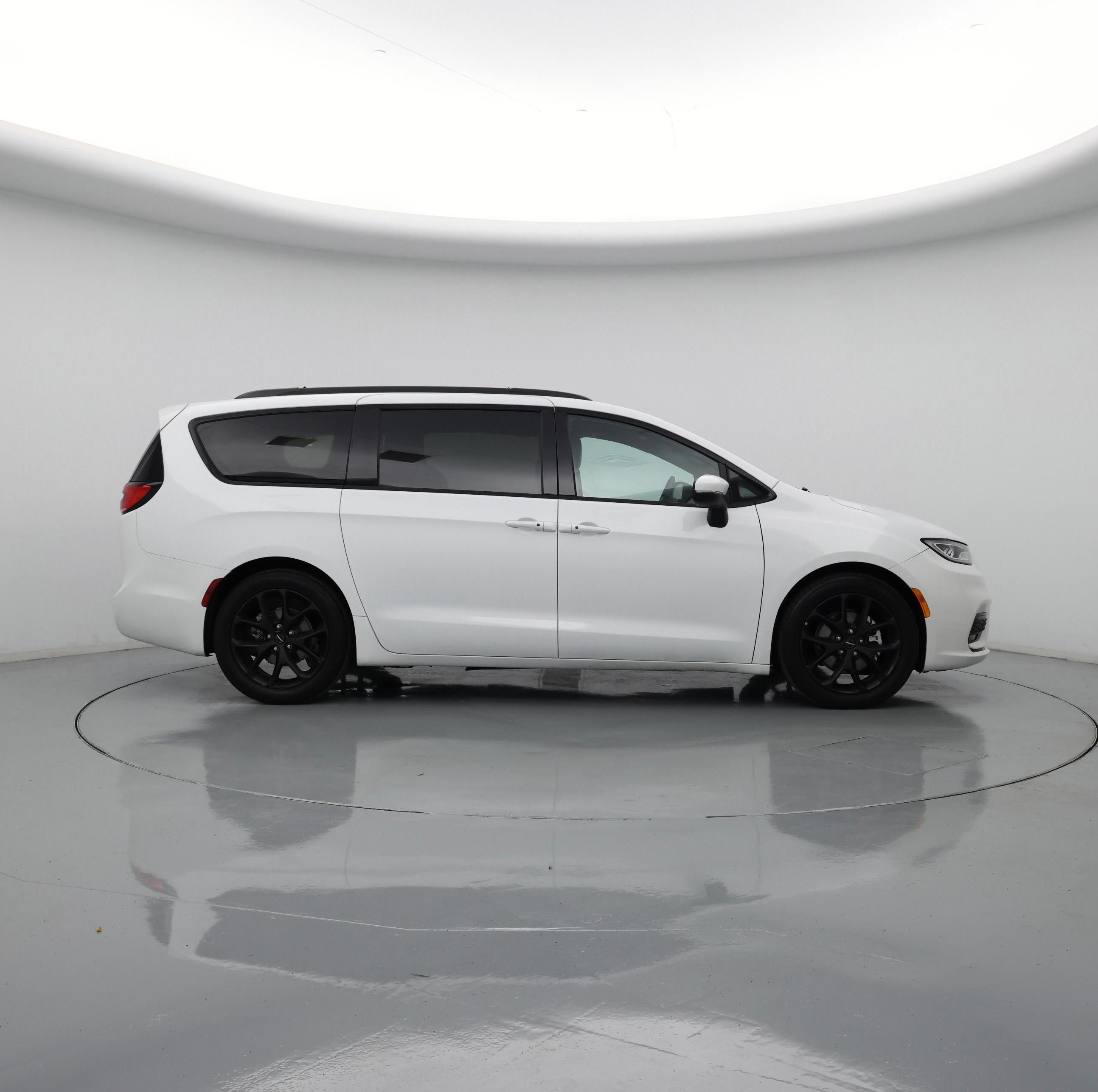 Thumbnail: 2023 Chrysler Pacifica - 7