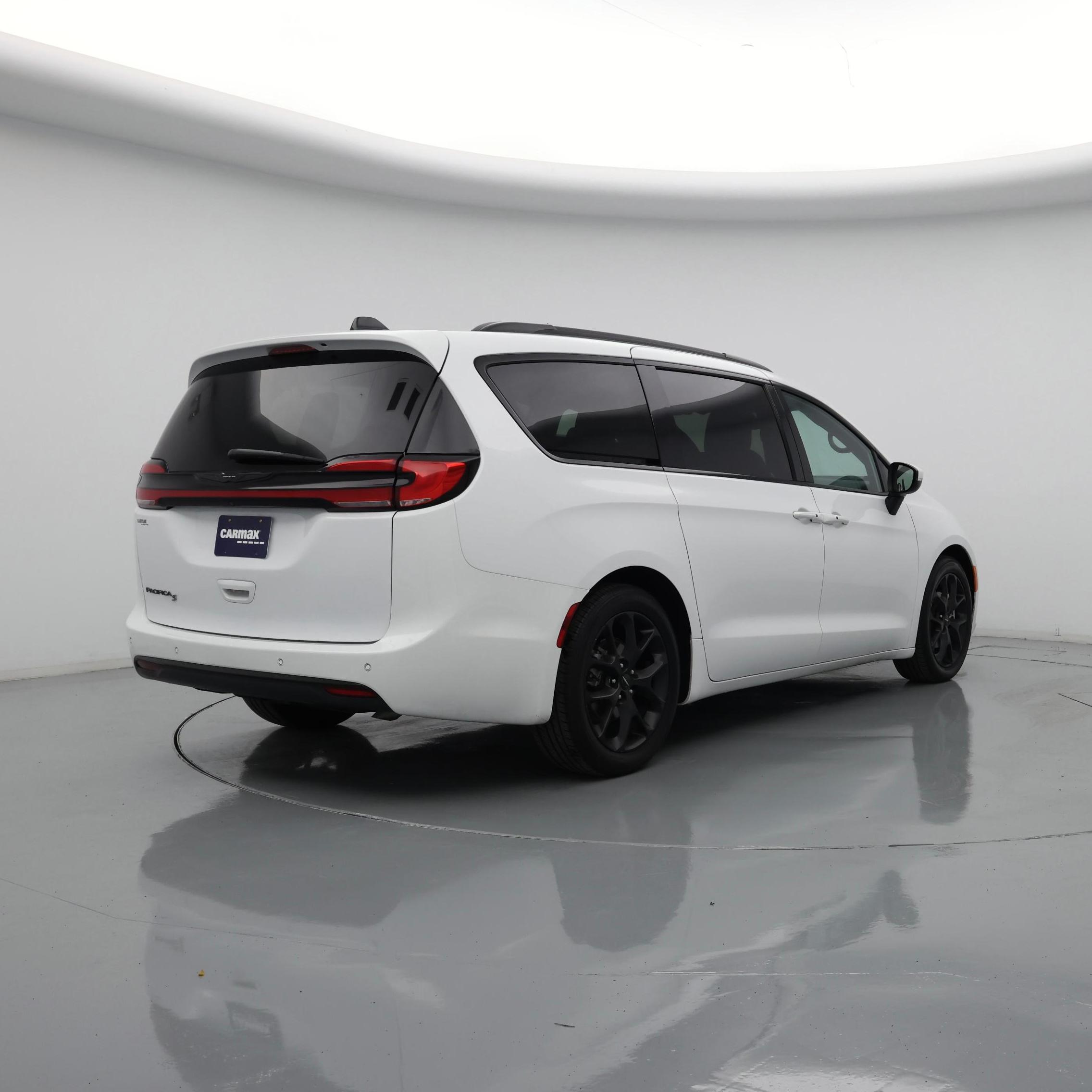 Thumbnail: 2023 Chrysler Pacifica - 8
