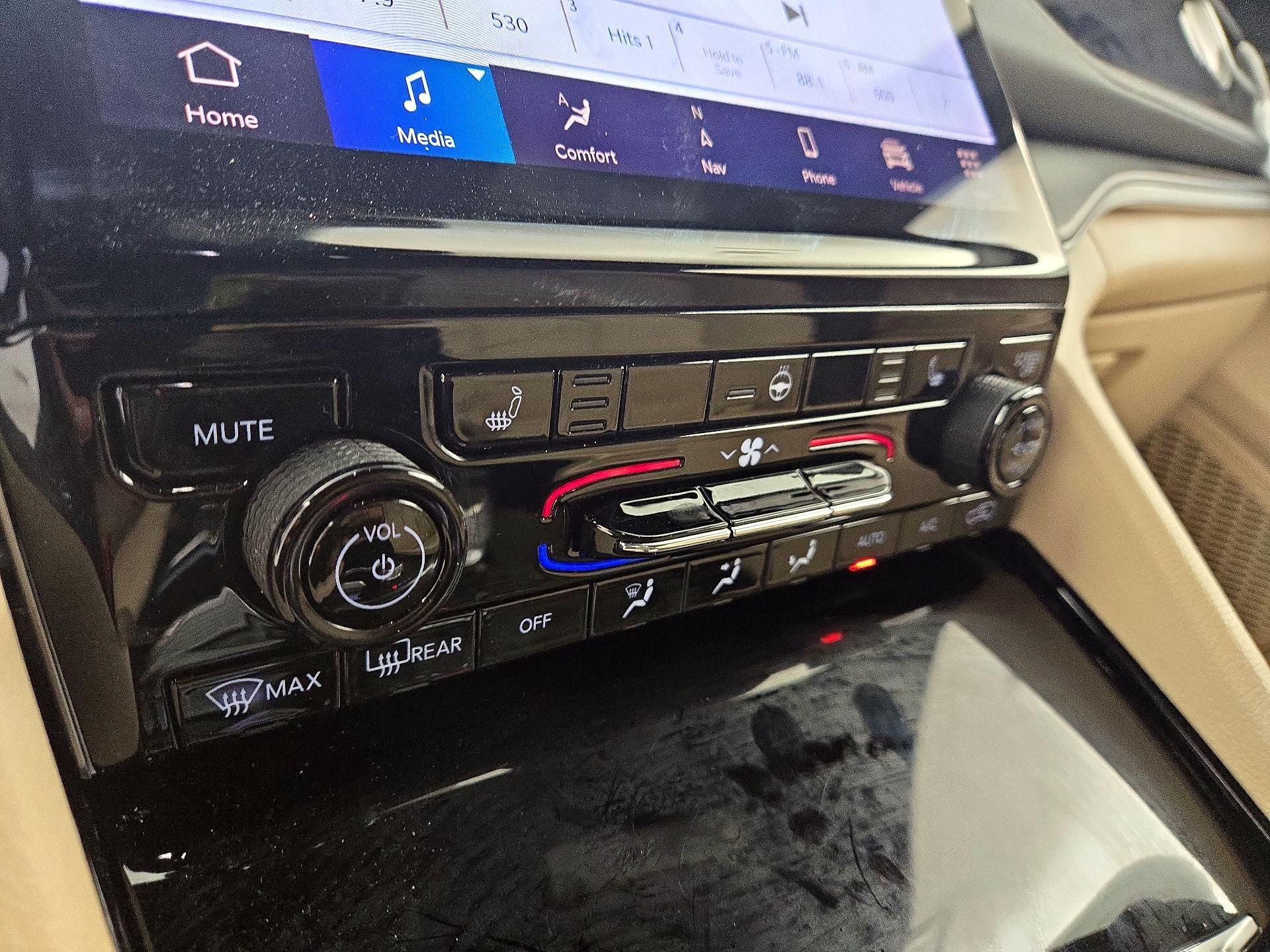 Thumbnail: 2023 Jeep Grand Cherokee - 17