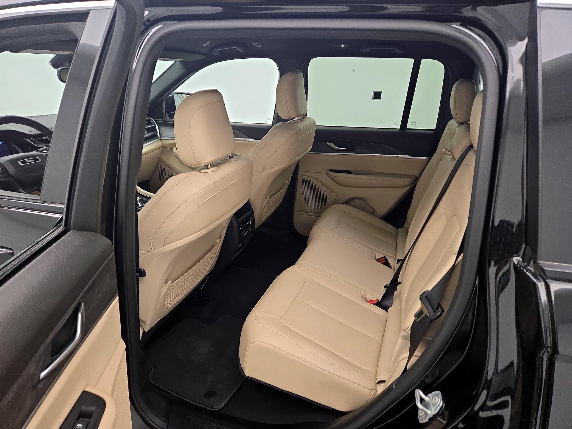 Thumbnail: 2023 Jeep Grand Cherokee - 20