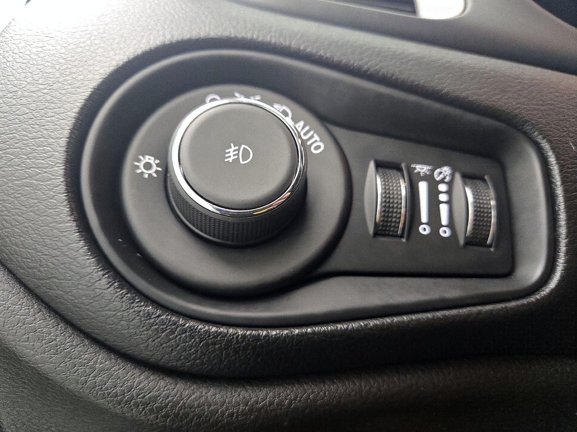 Thumbnail: 2020 Jeep Renegade - 13