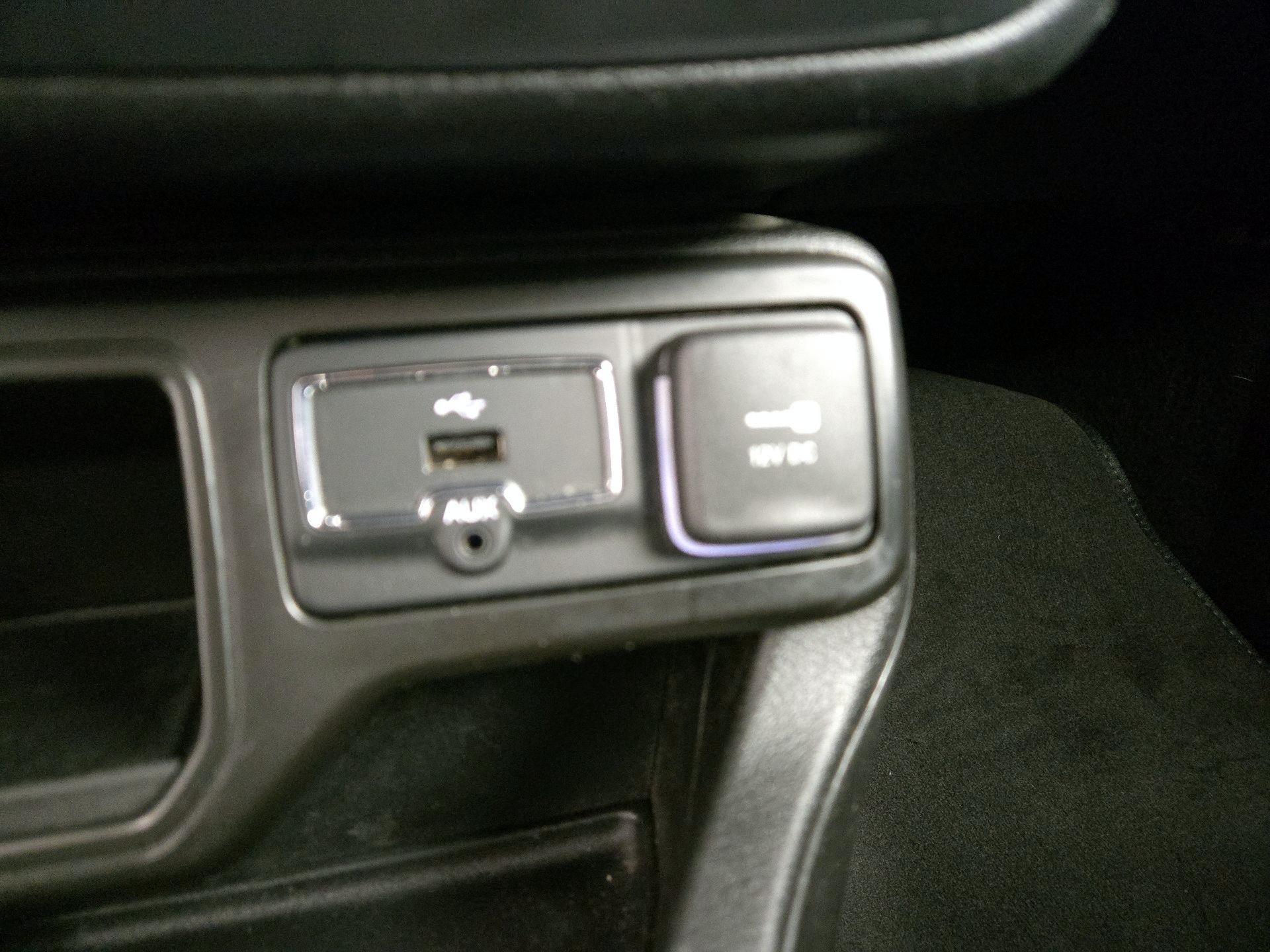 Thumbnail: 2020 Jeep Renegade - 18