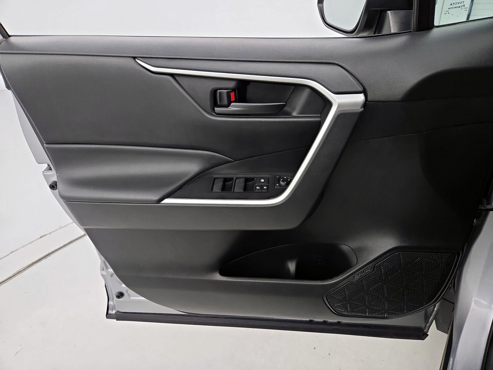 Thumbnail: 2023 Toyota RAV4 - 12