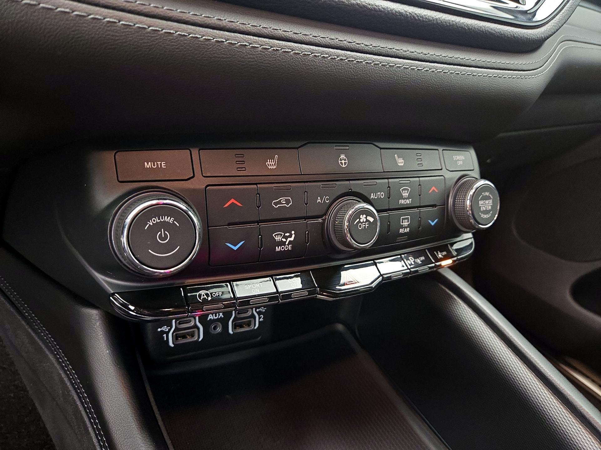 Thumbnail: 2022 Dodge Durango - 16