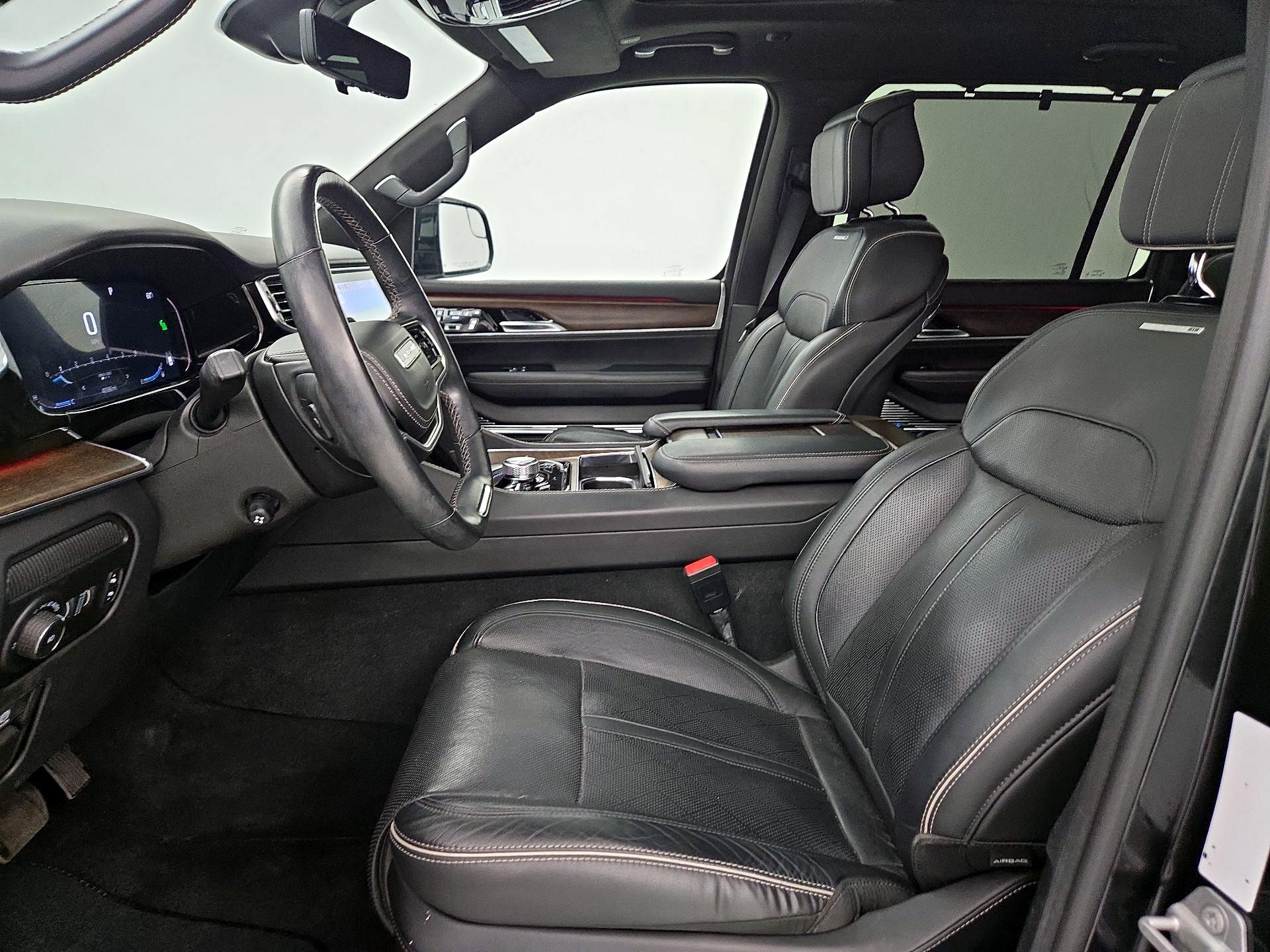 Thumbnail: 2022 Jeep Grand Wagoneer - 11