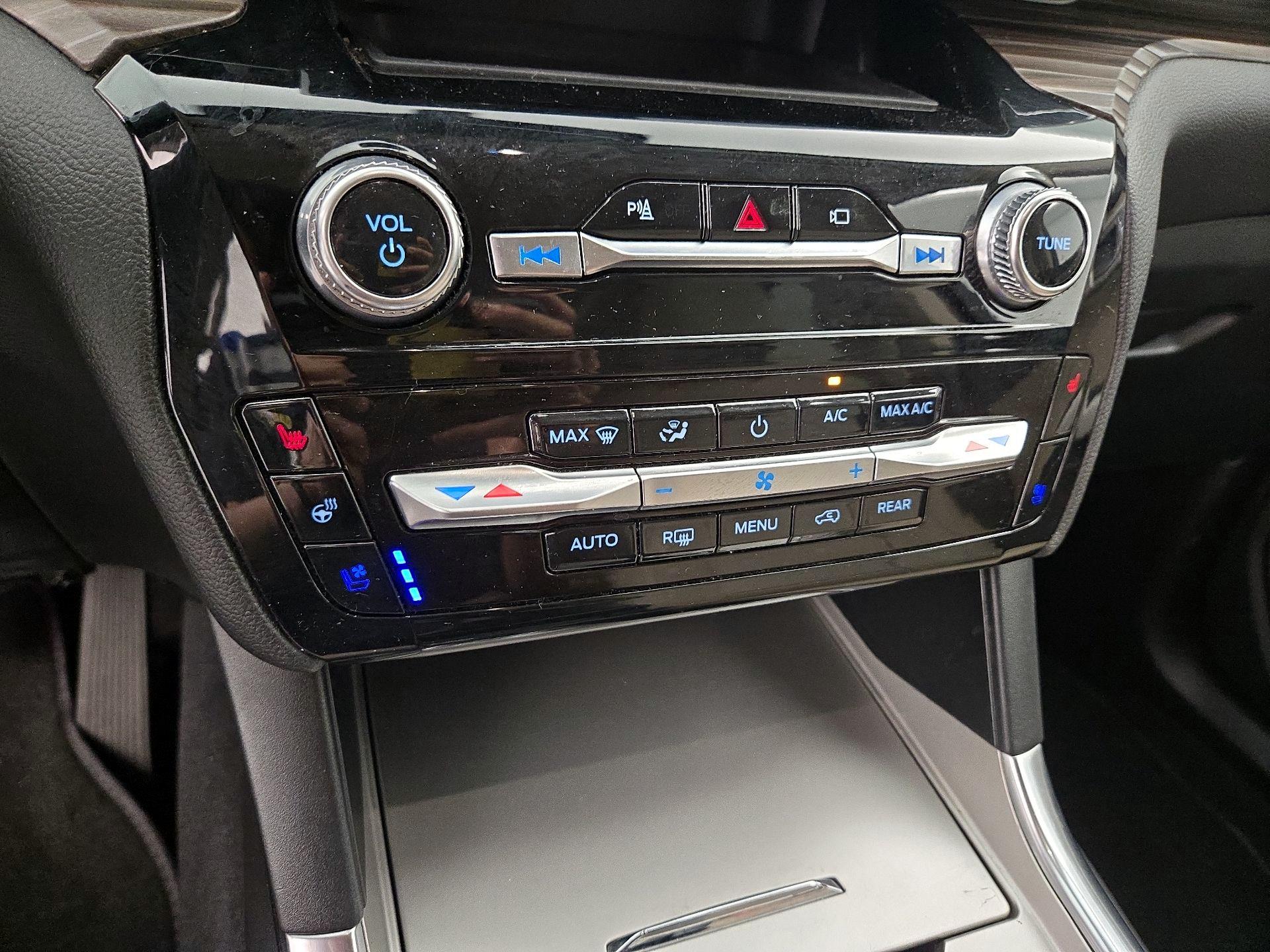 Thumbnail: 2022 Ford Explorer - 17