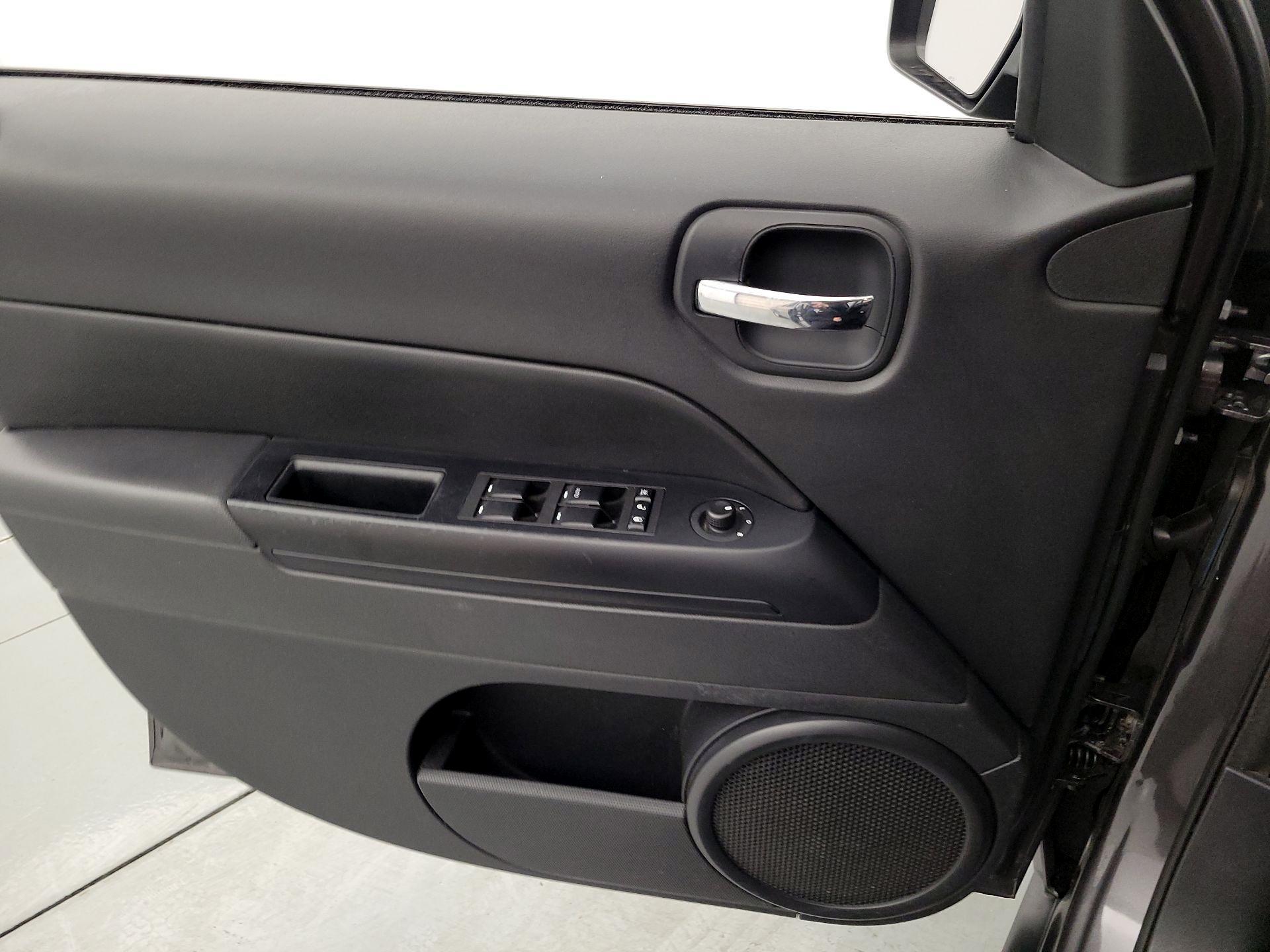 Thumbnail: 2016 Jeep Patriot - 12