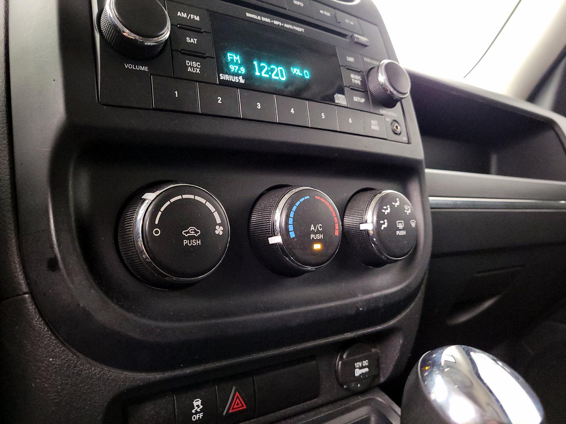 Thumbnail: 2016 Jeep Patriot - 14