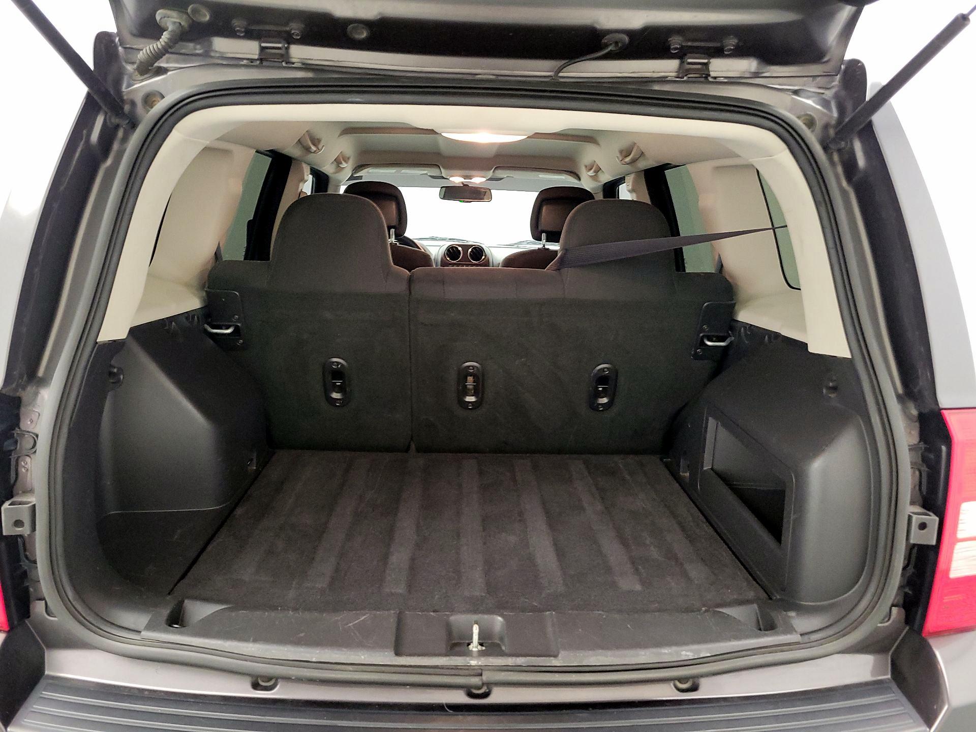 Thumbnail: 2016 Jeep Patriot - 17