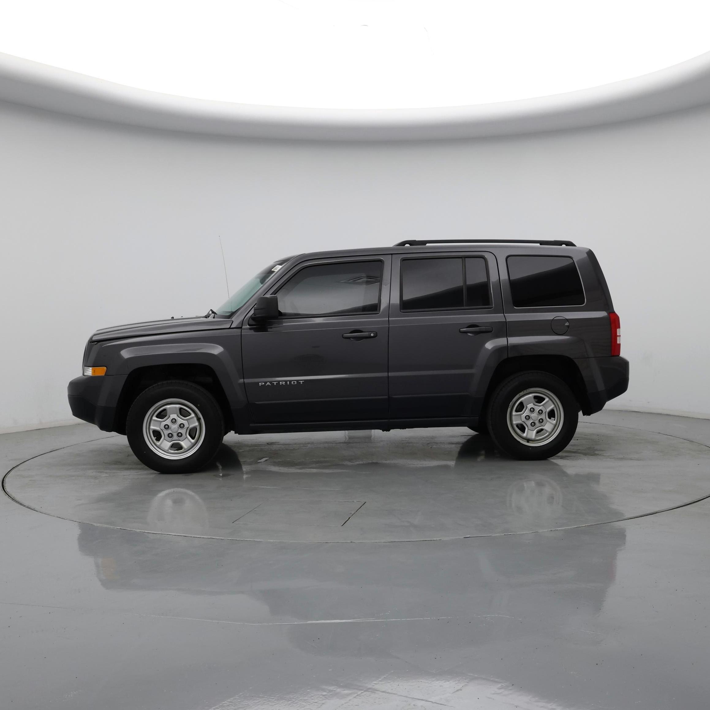 Thumbnail: 2016 Jeep Patriot - 3