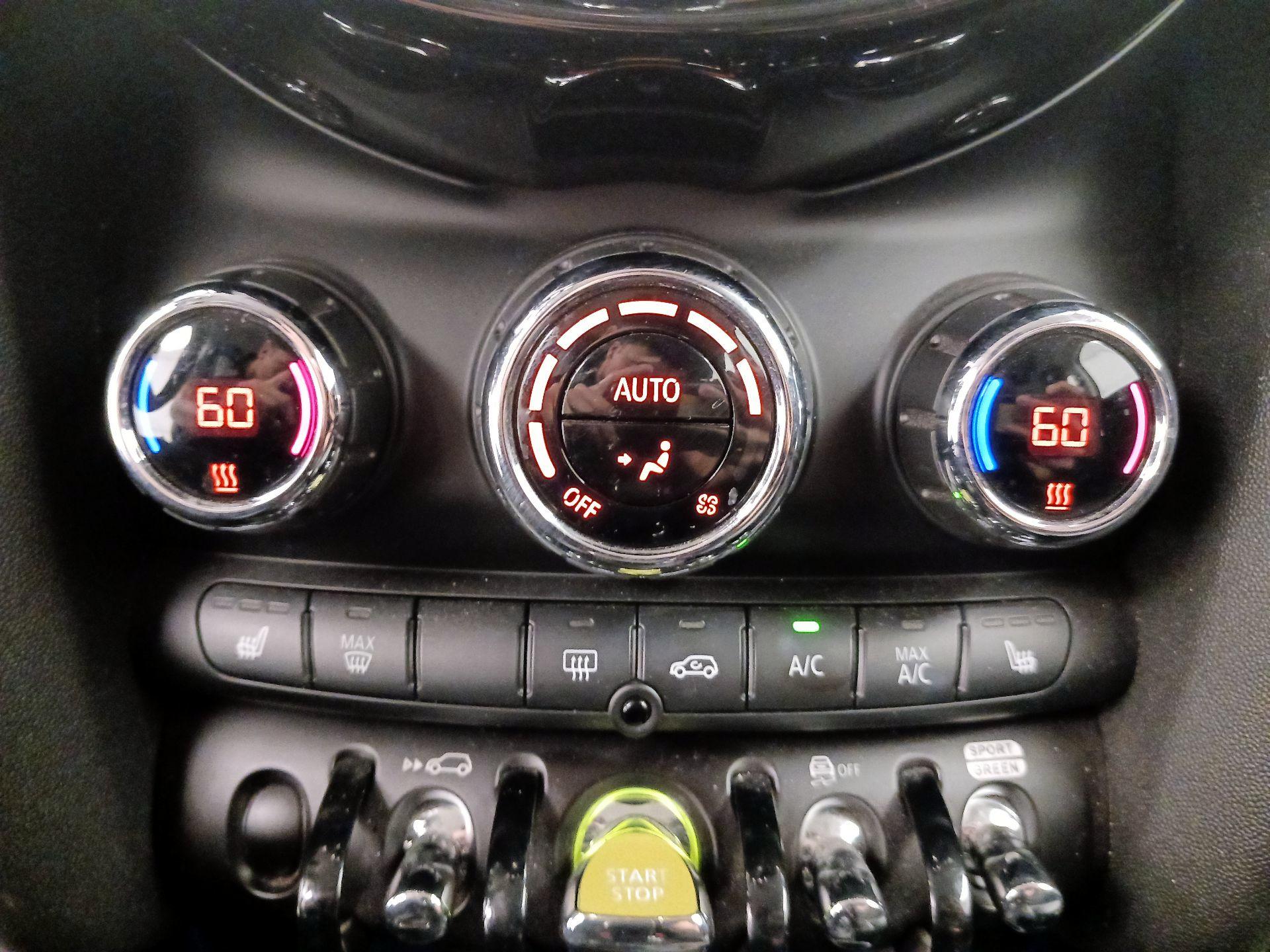 Thumbnail: 2022 MINI Cooper Hardtop - 17