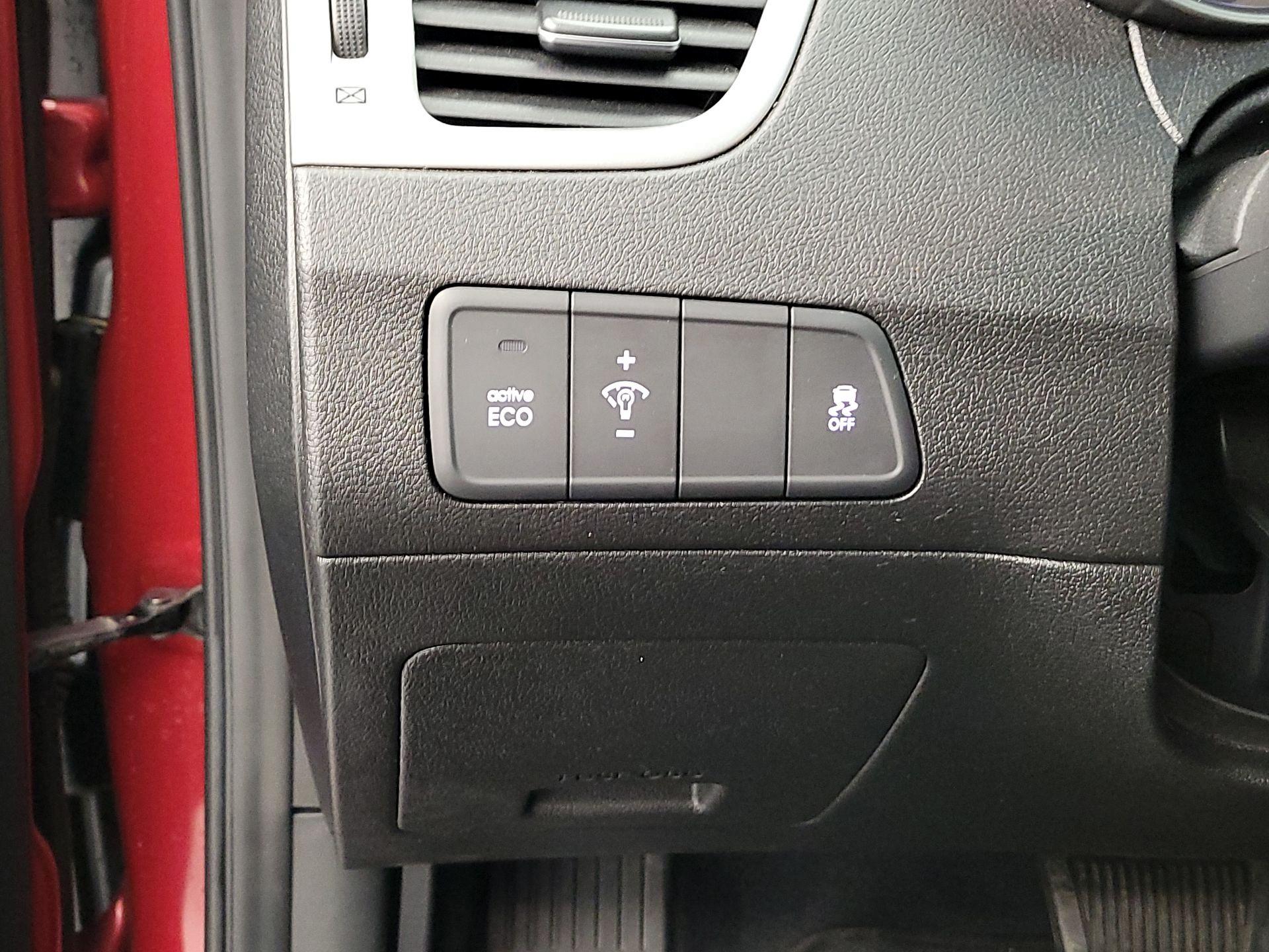 Thumbnail: 2015 Hyundai Elantra - 13