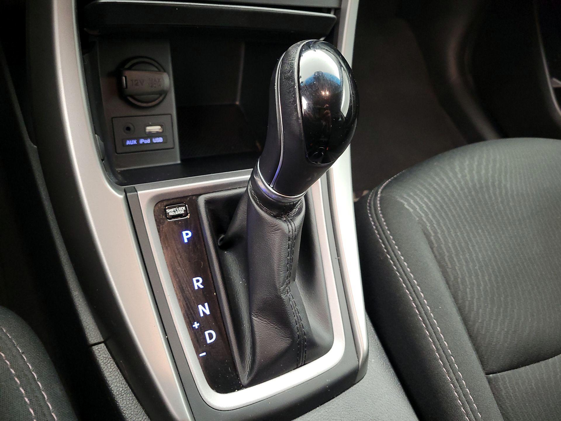 Thumbnail: 2015 Hyundai Elantra - 17