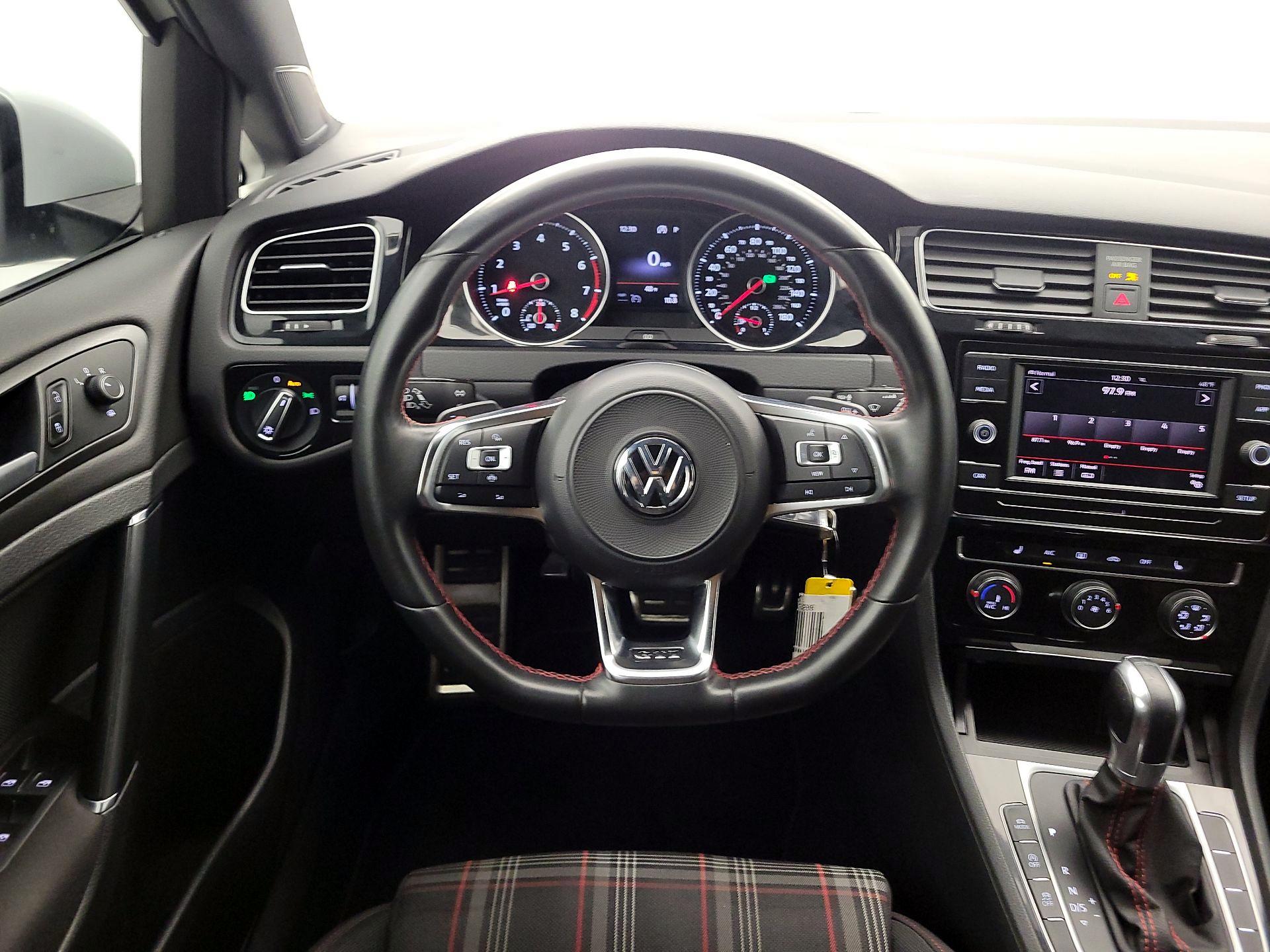 Thumbnail: 2019 Volkswagen Golf - 10